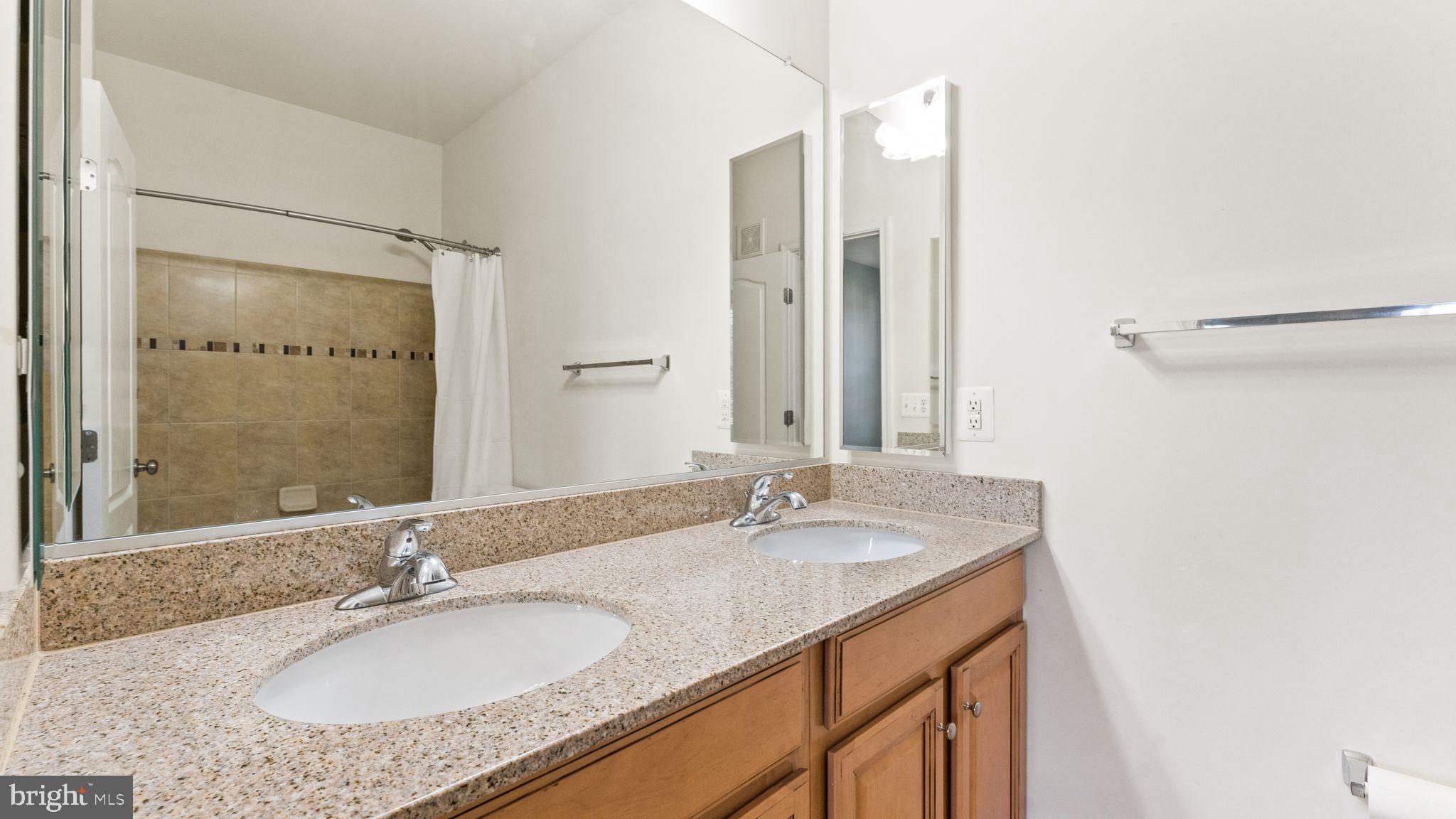 LINDEN ROW @ LANSDOWNE TOWN CENTER - Residential Lease