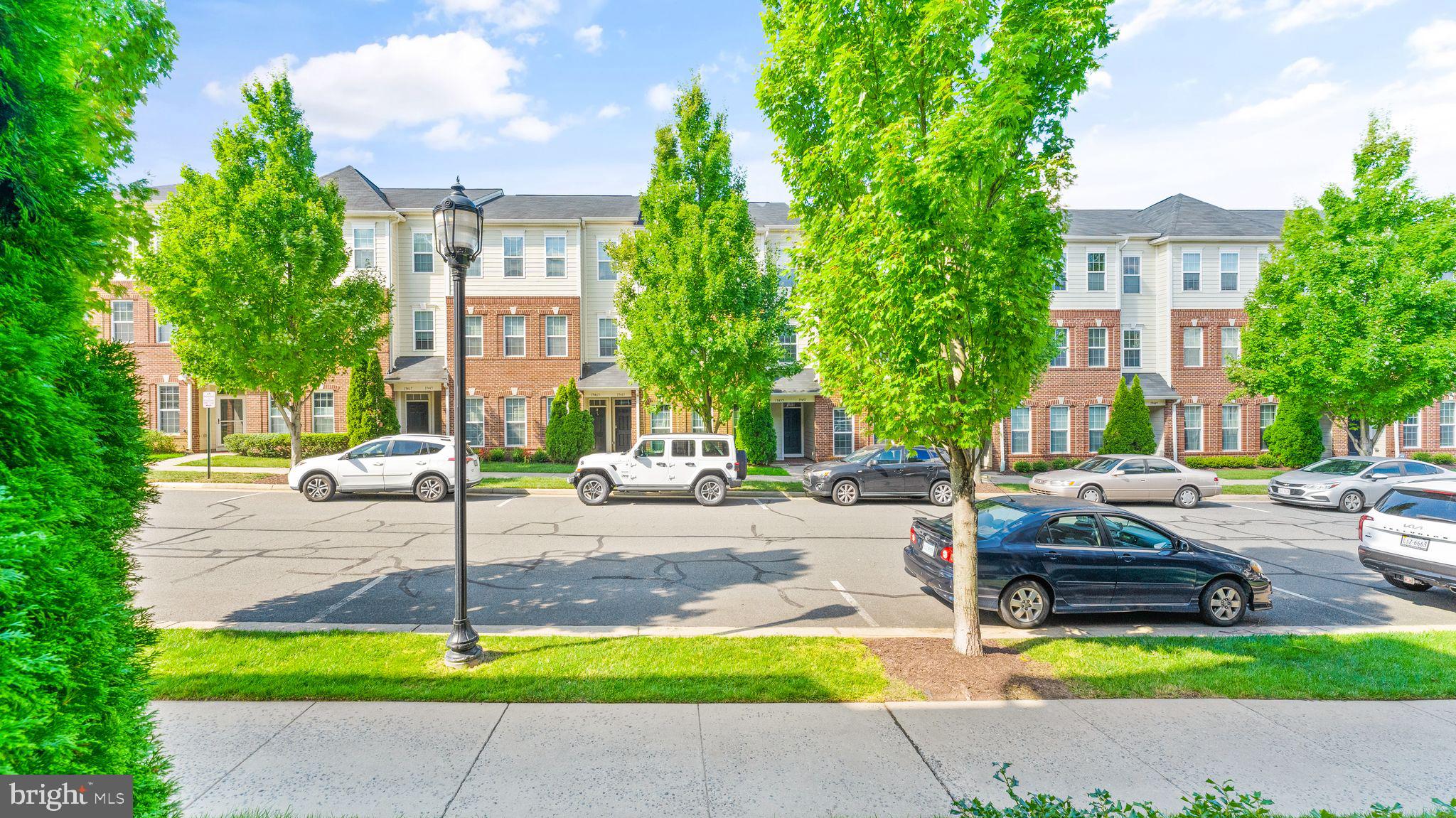 LINDEN ROW @ LANSDOWNE TOWN CENTER - Residential Lease