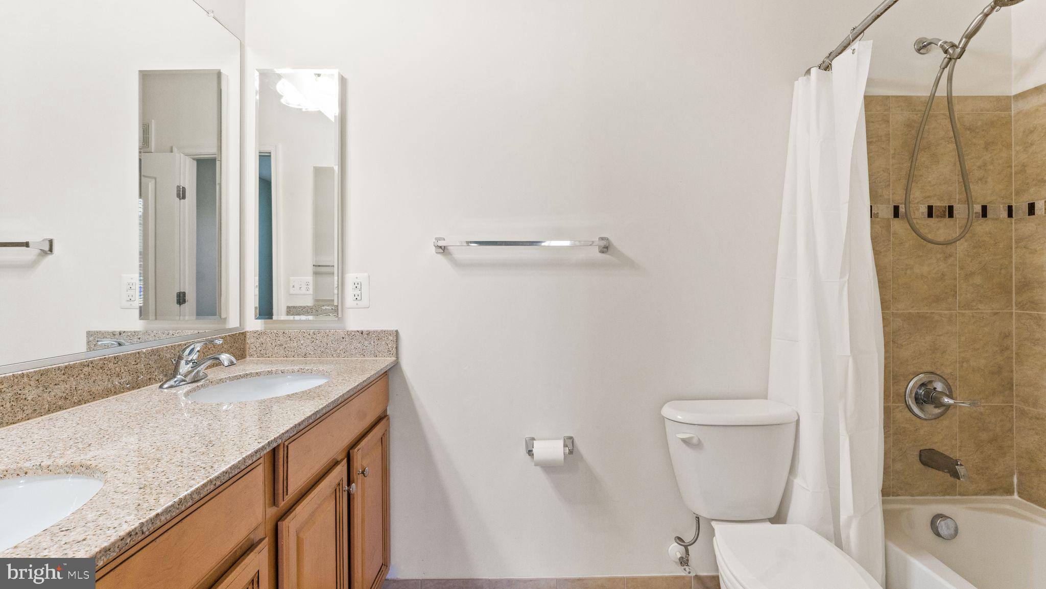 LINDEN ROW @ LANSDOWNE TOWN CENTER - Residential Lease