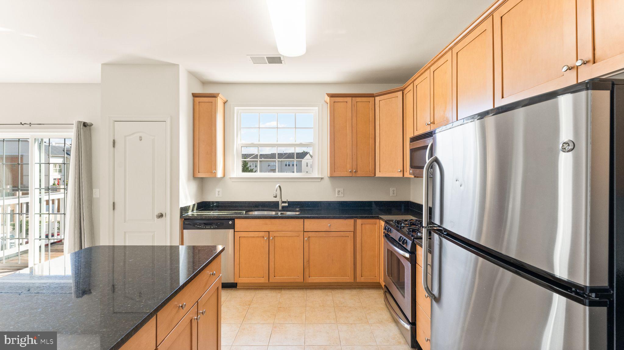 LINDEN ROW @ LANSDOWNE TOWN CENTER - Residential Lease