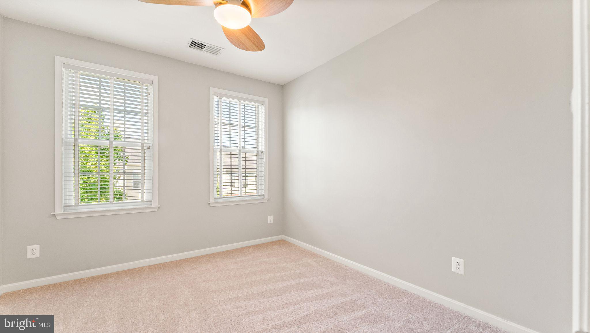 LINDEN ROW @ LANSDOWNE TOWN CENTER - Residential Lease