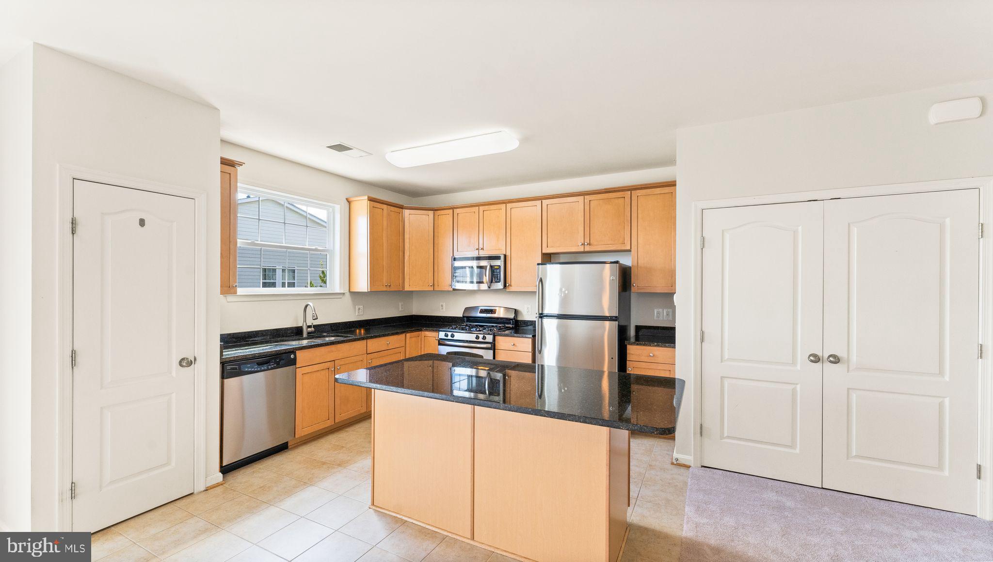 LINDEN ROW @ LANSDOWNE TOWN CENTER - Residential Lease