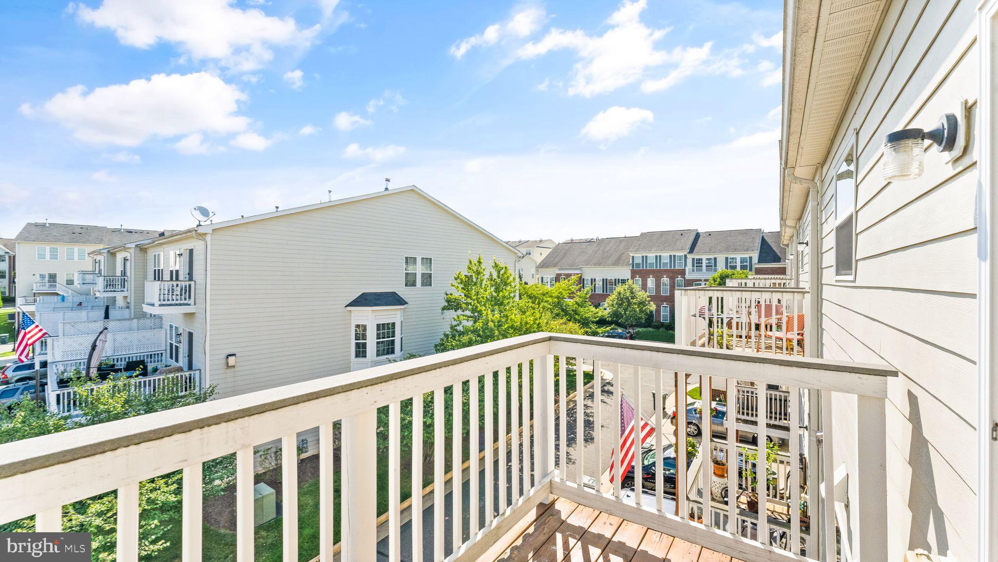 LINDEN ROW @ LANSDOWNE TOWN CENTER - Residential Lease