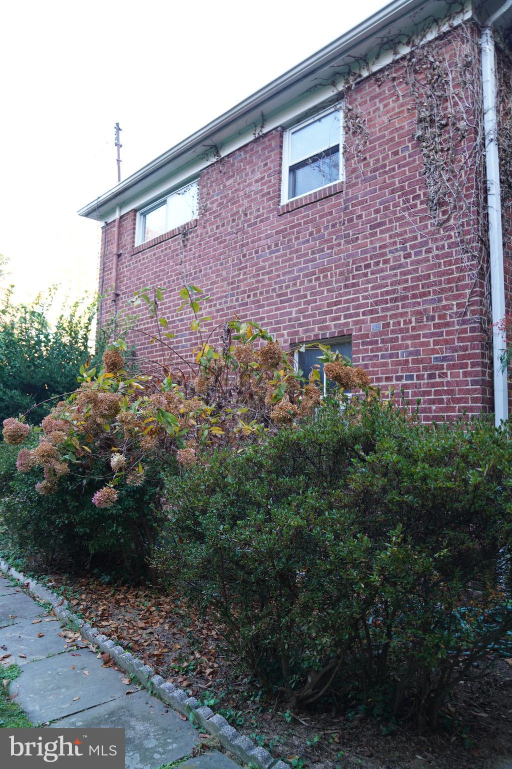 GLEN MAR PARK - Residential Lease