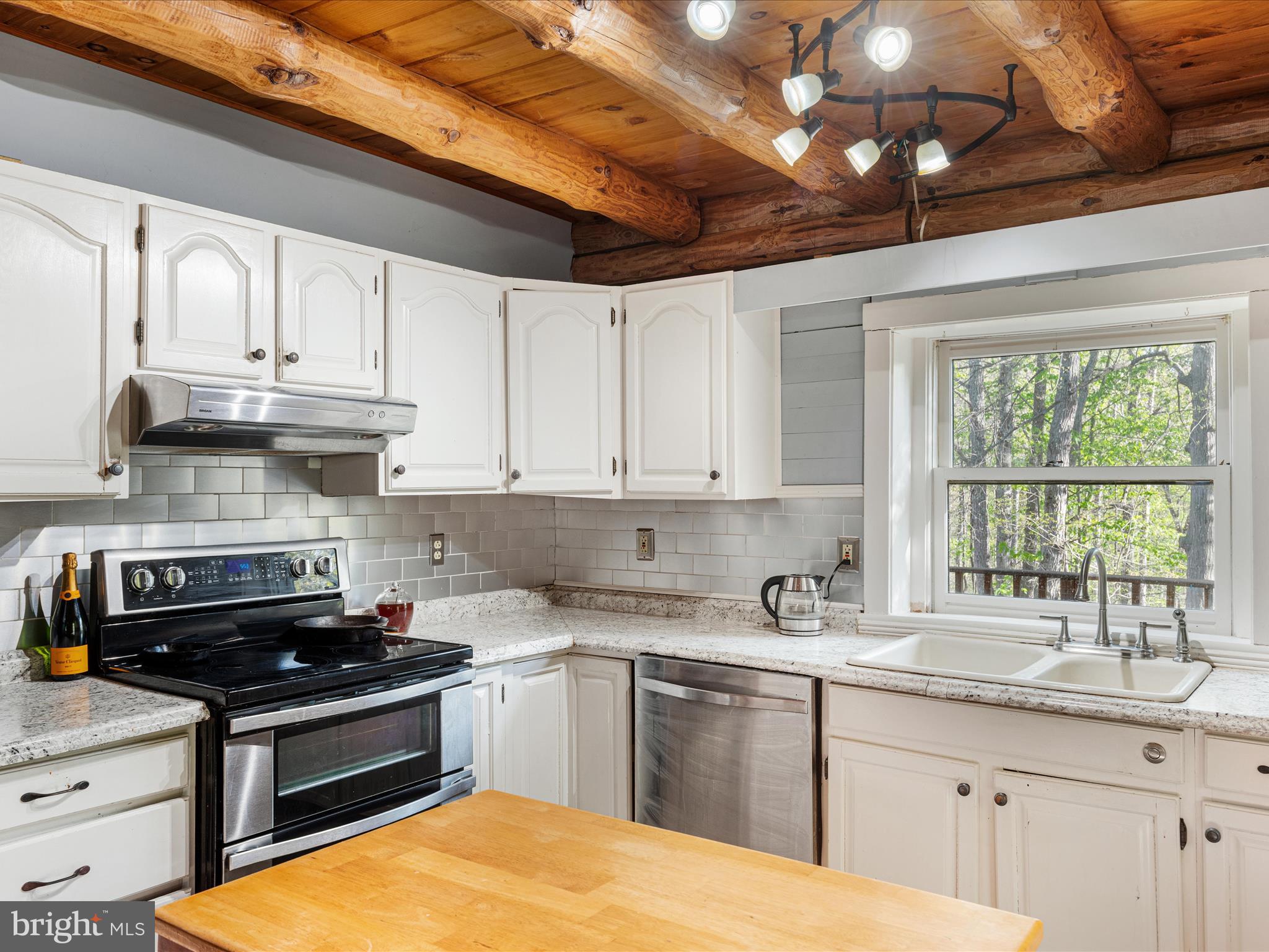 GREEN HILL FOREST - Residential Lease