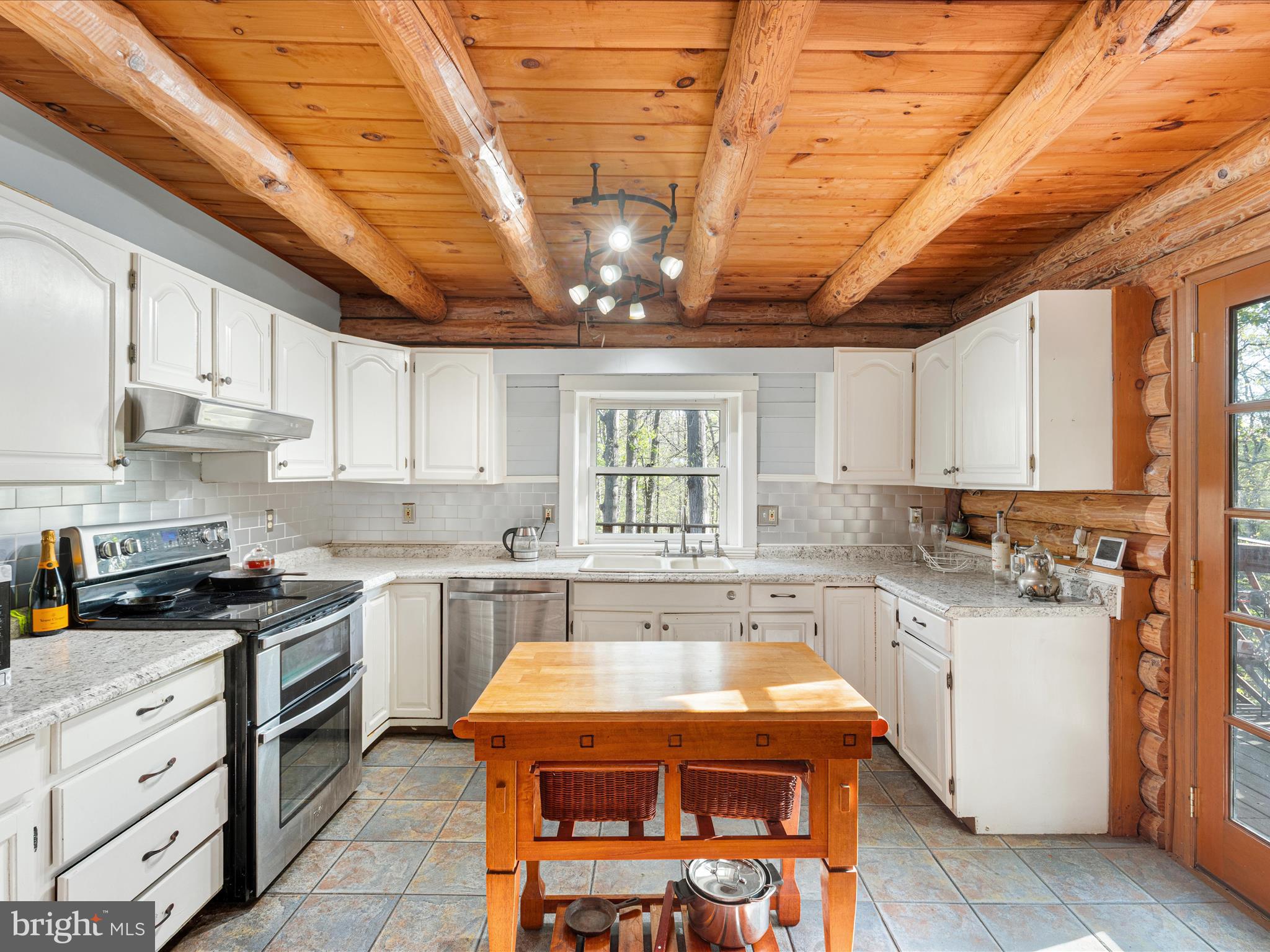 GREEN HILL FOREST - Residential Lease