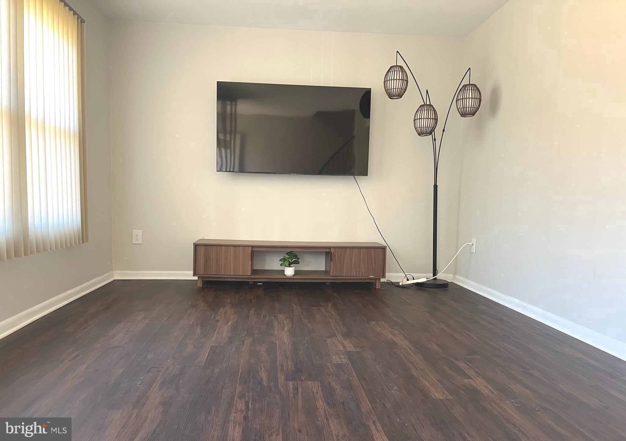 APPLEWALK CONDO - Residential