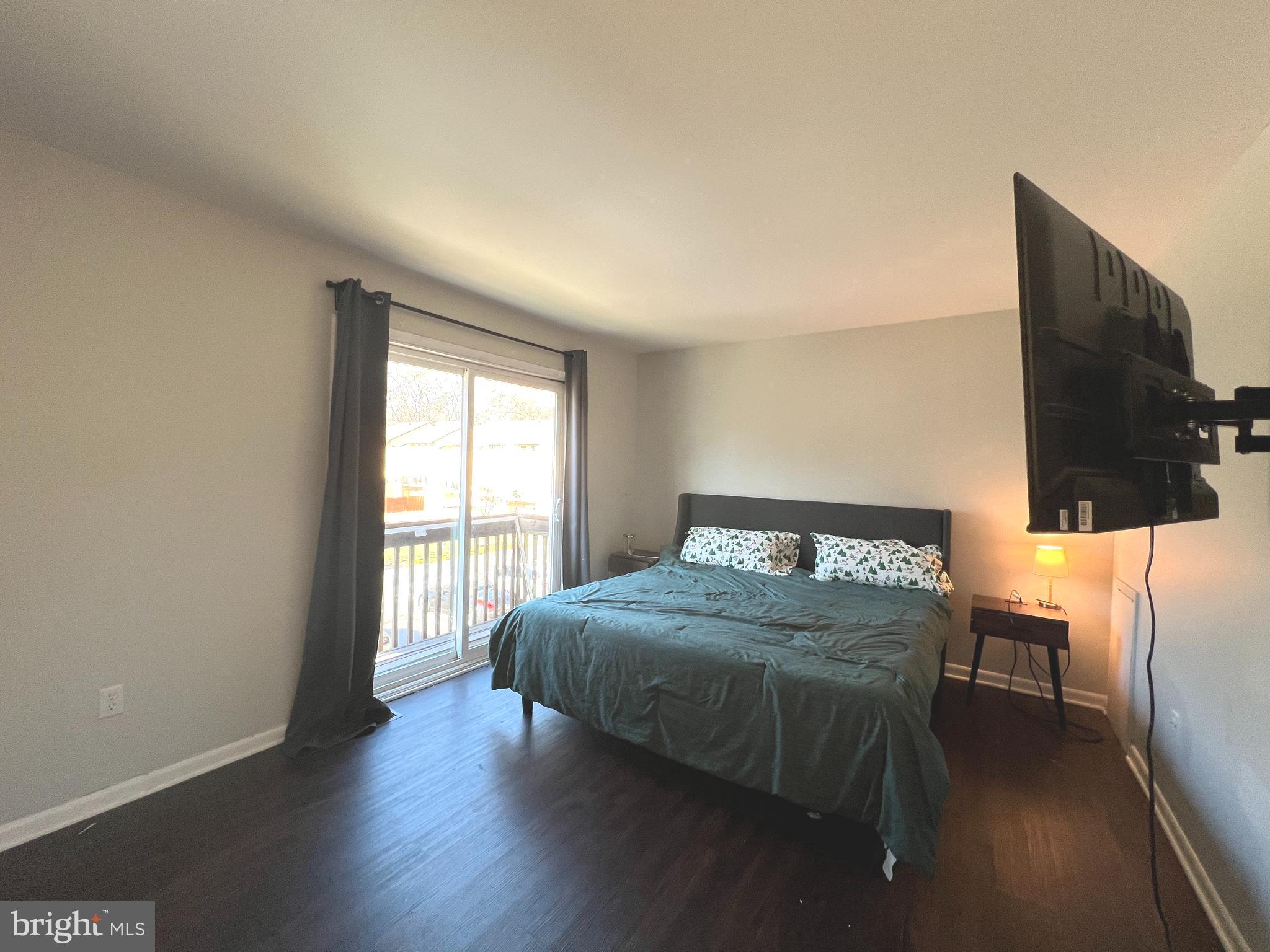 APPLEWALK CONDO - Residential