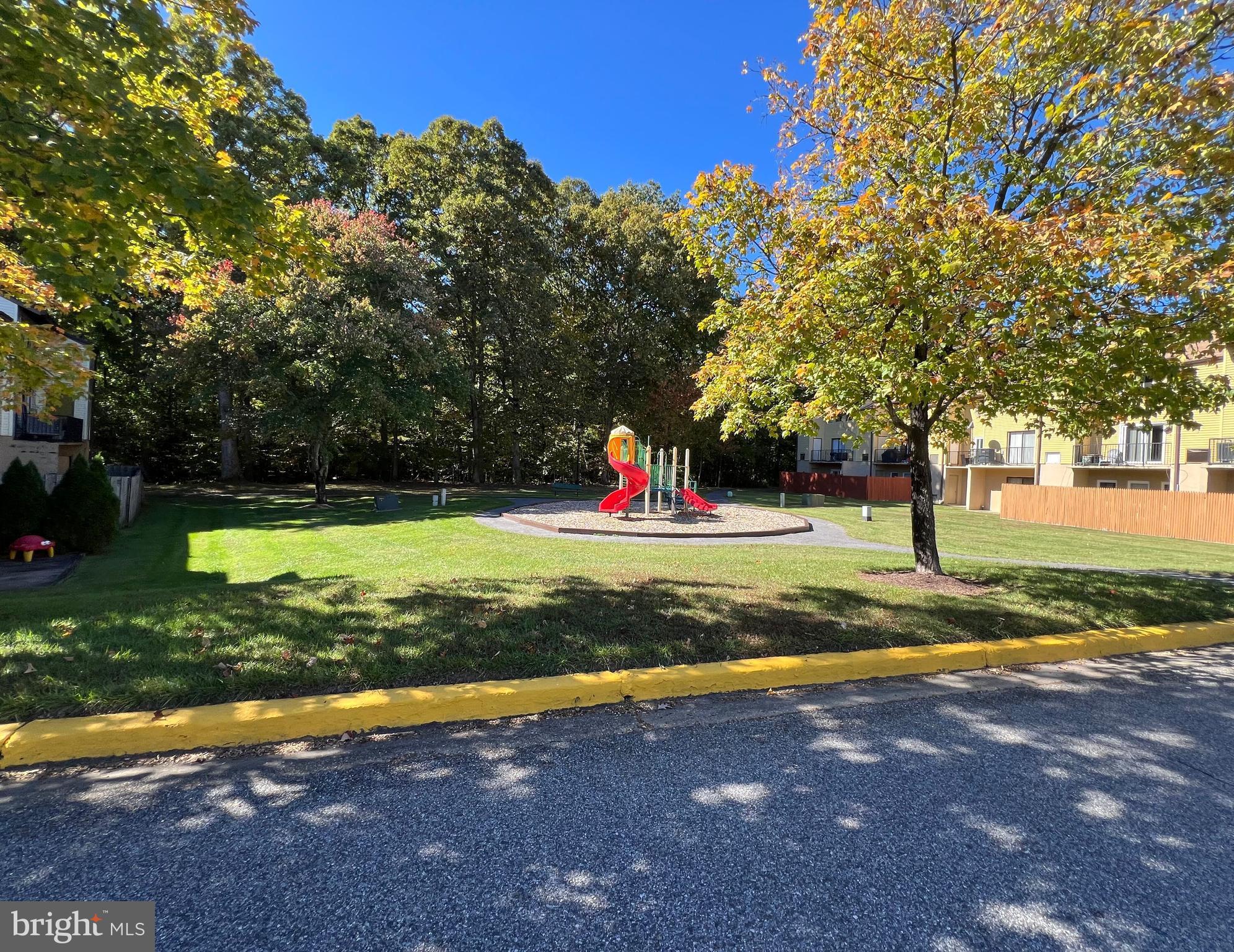 APPLEWALK CONDO - Residential