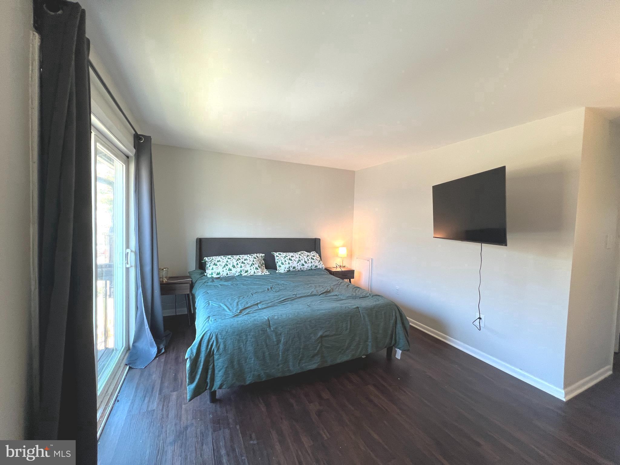 APPLEWALK CONDO - Residential