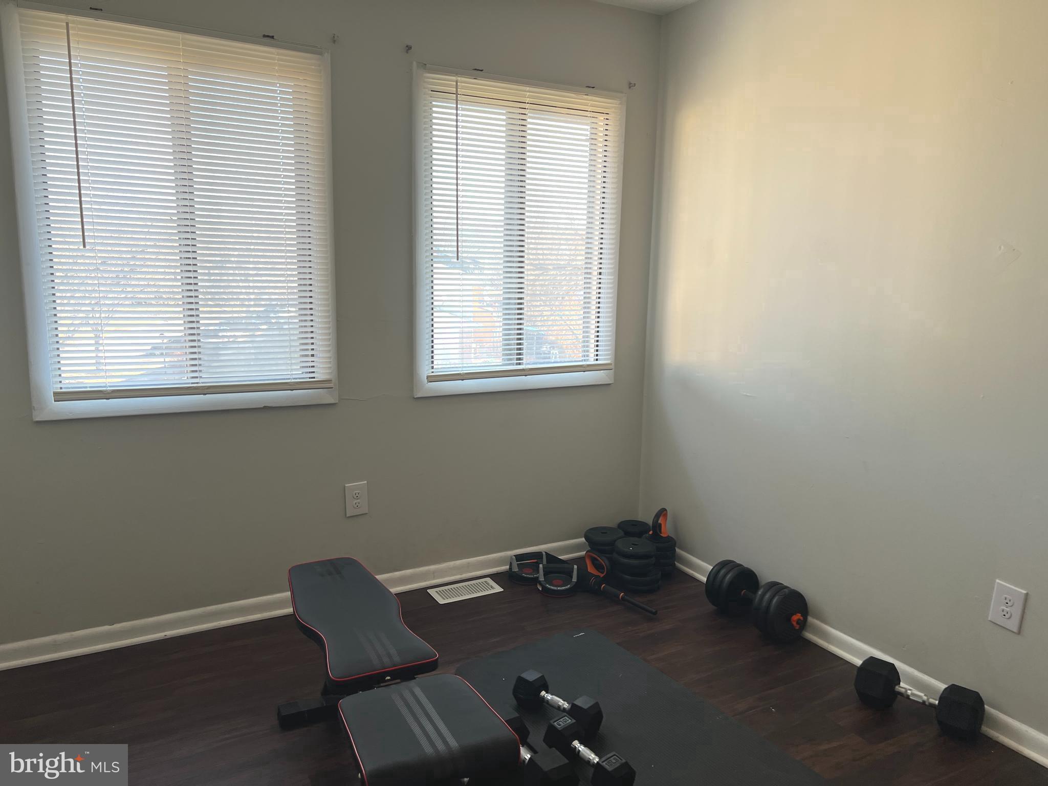 APPLEWALK CONDO - Residential