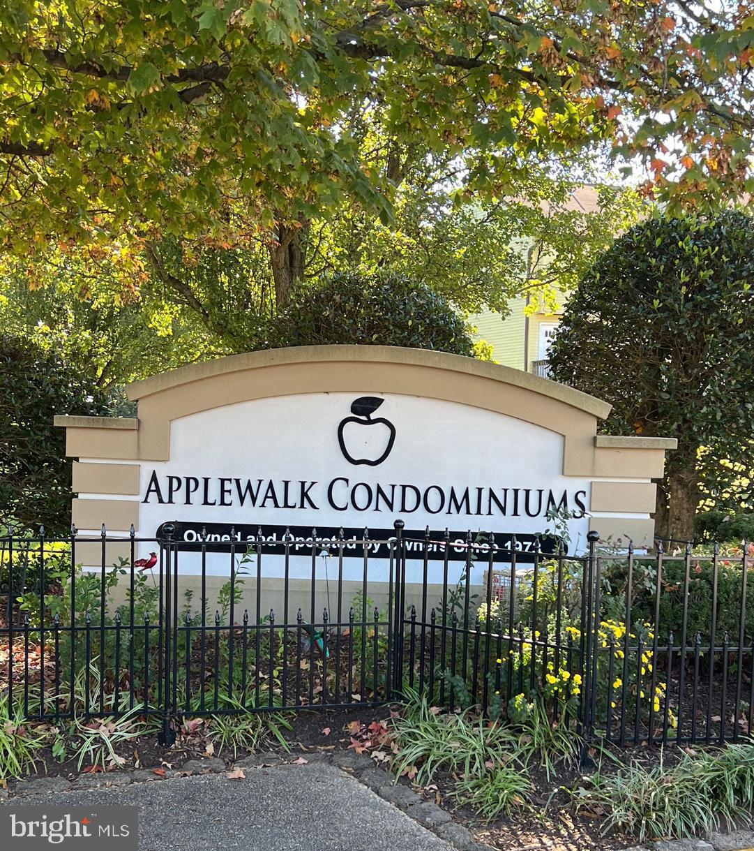 APPLEWALK CONDO - Residential