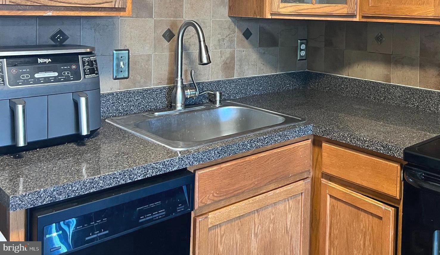 APPLEWALK CONDO - Residential