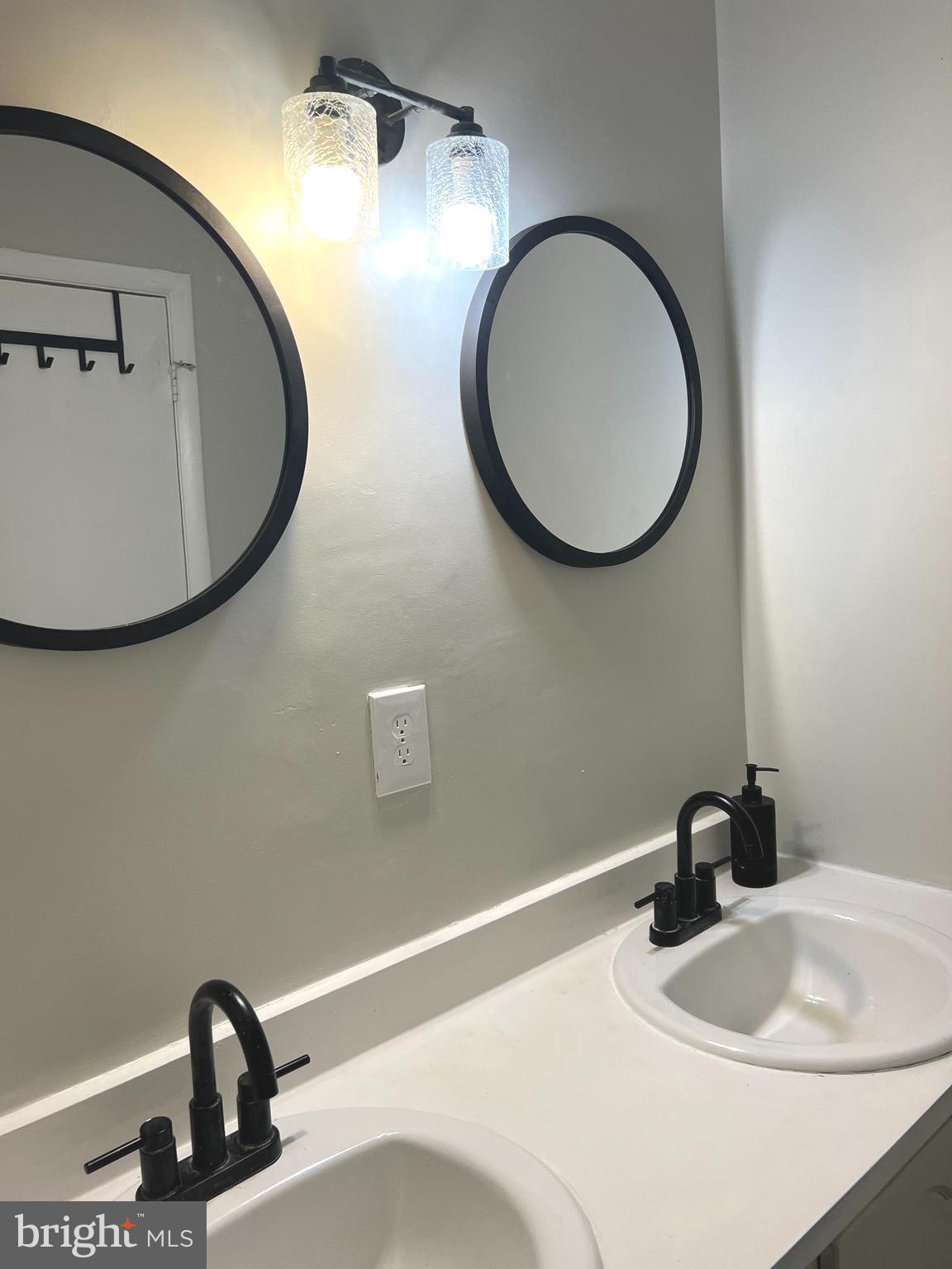 APPLEWALK CONDO - Residential