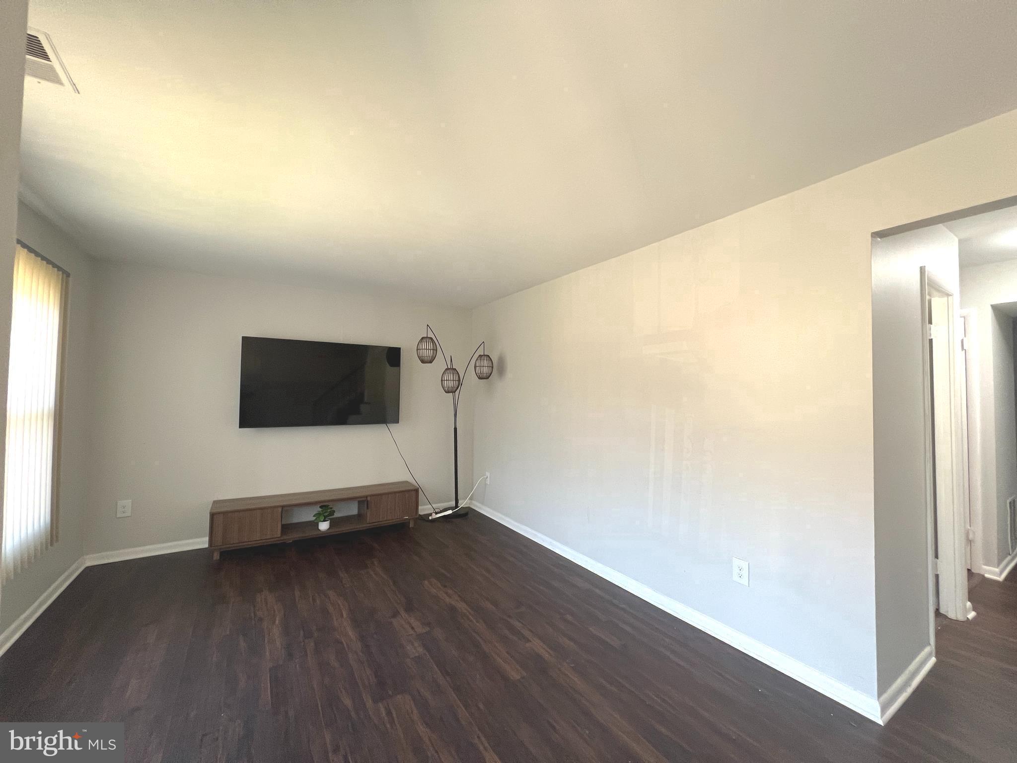 APPLEWALK CONDO - Residential