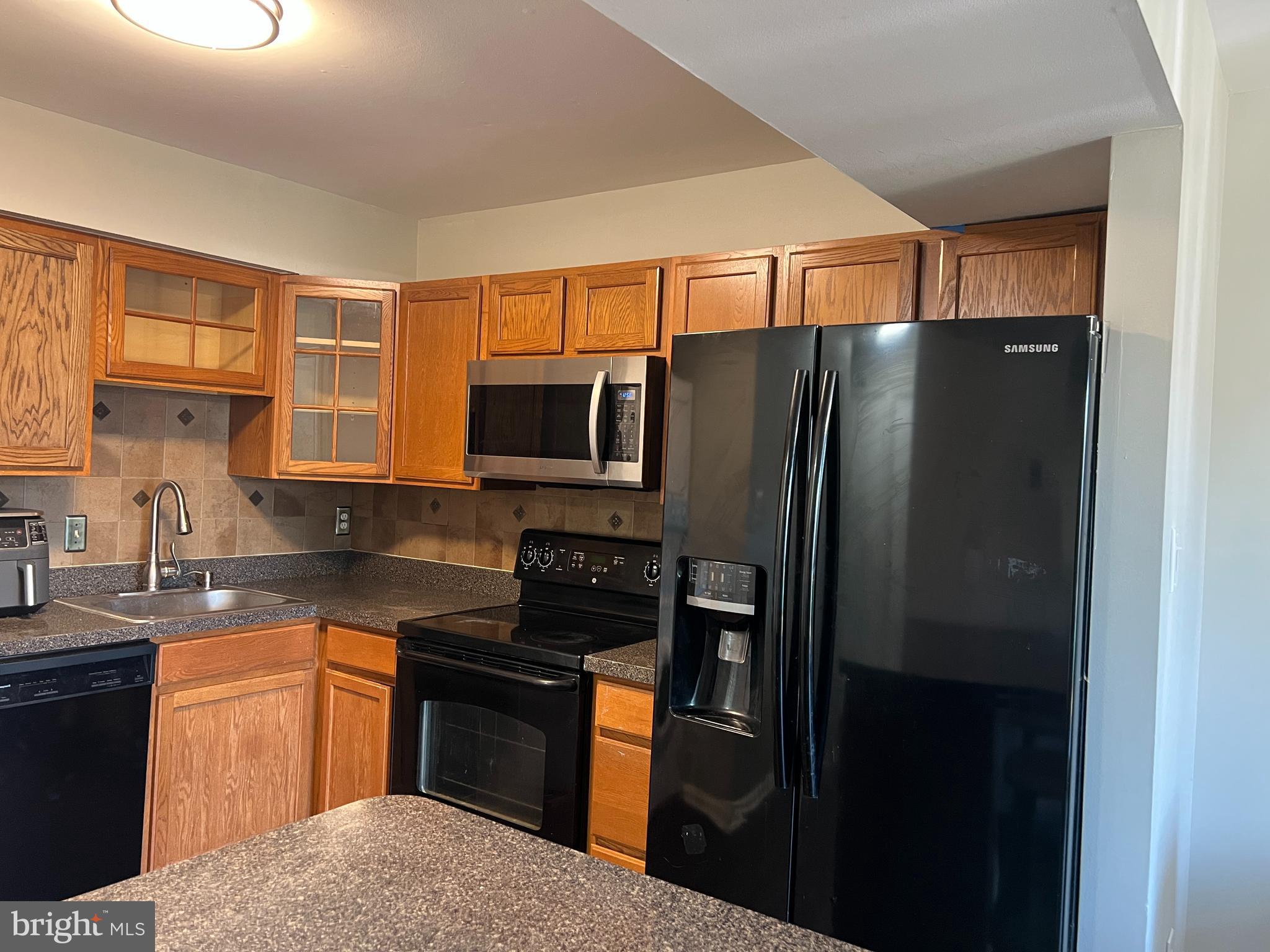 APPLEWALK CONDO - Residential