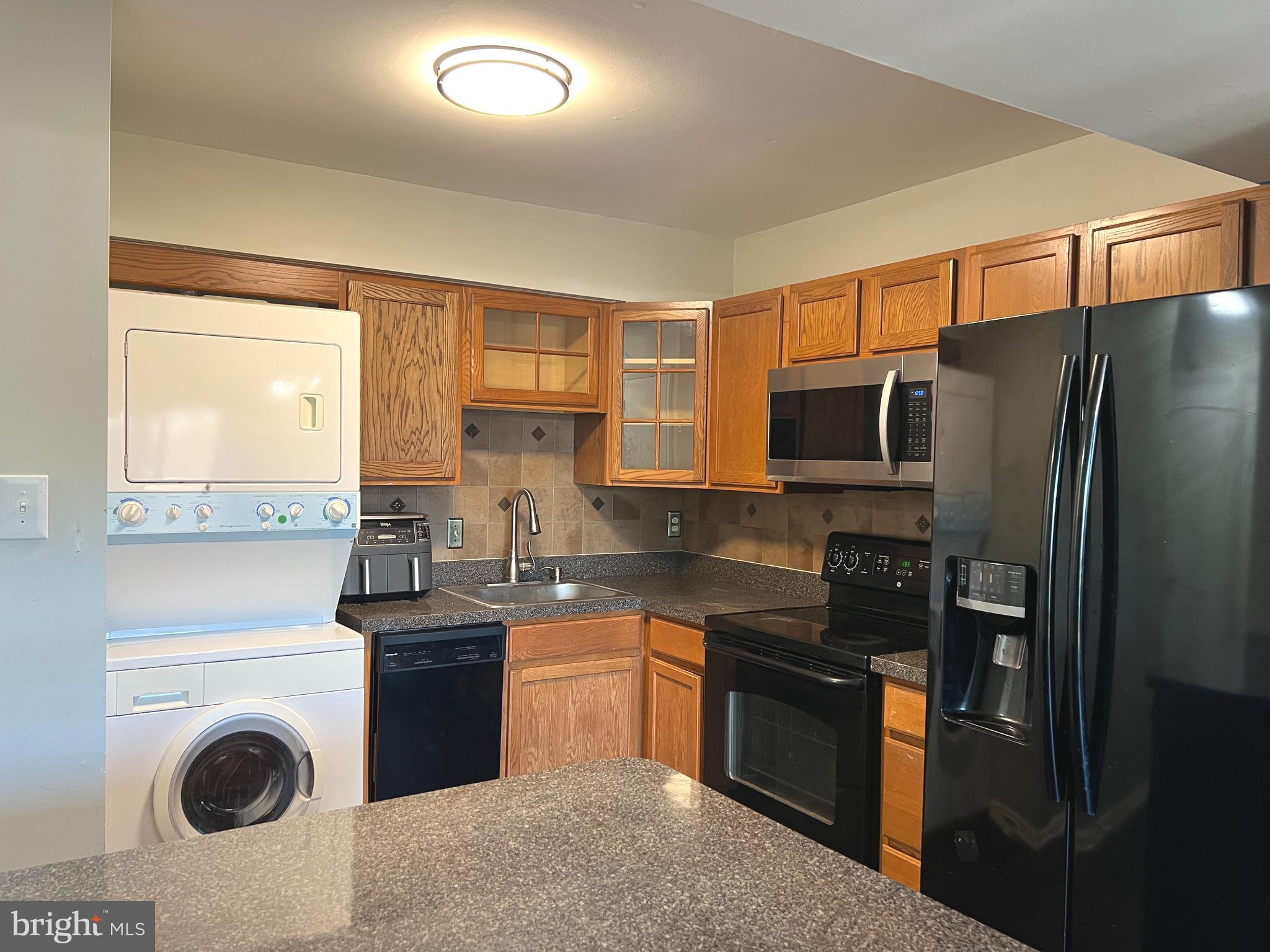 APPLEWALK CONDO - Residential