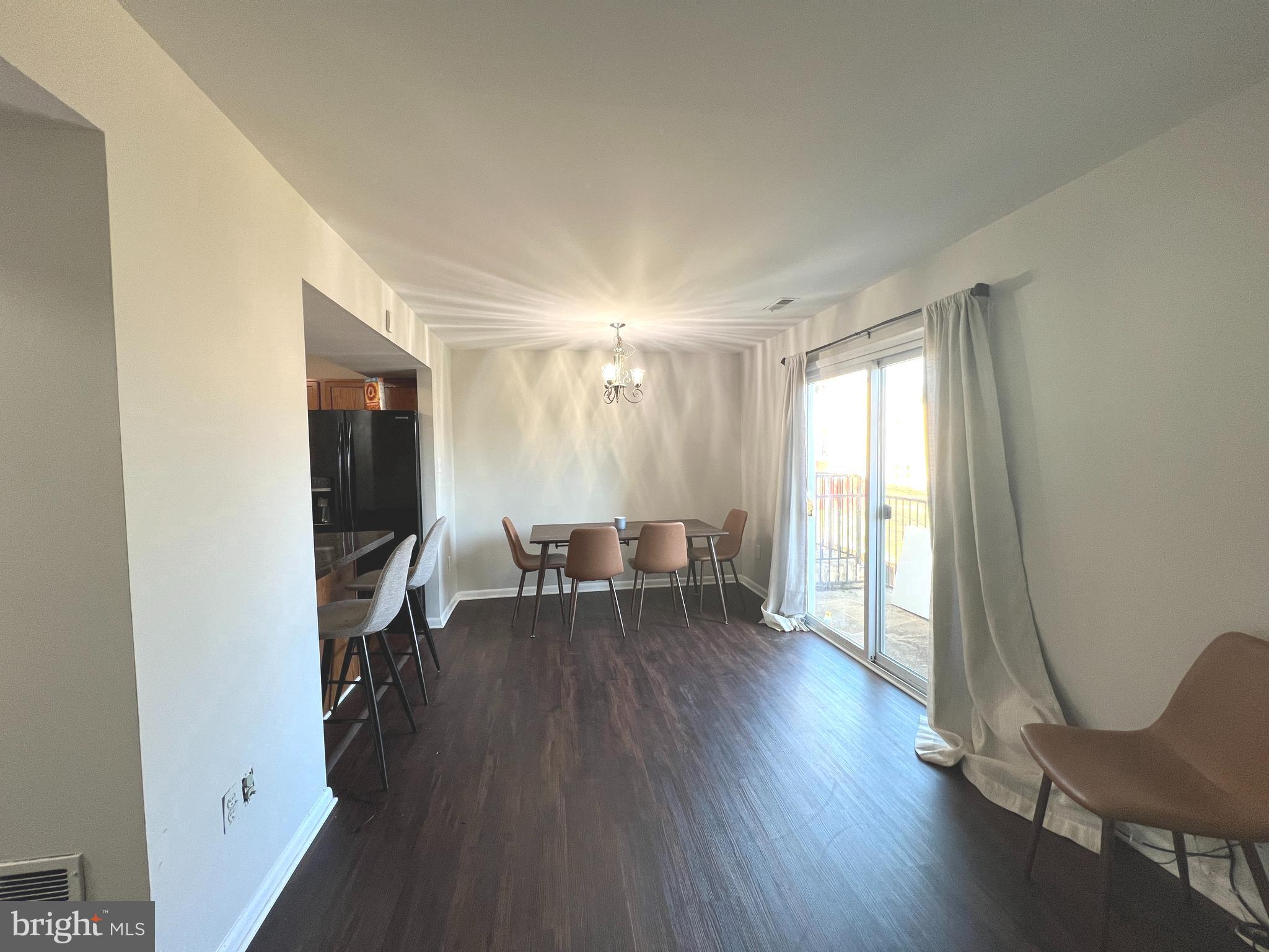 APPLEWALK CONDO - Residential