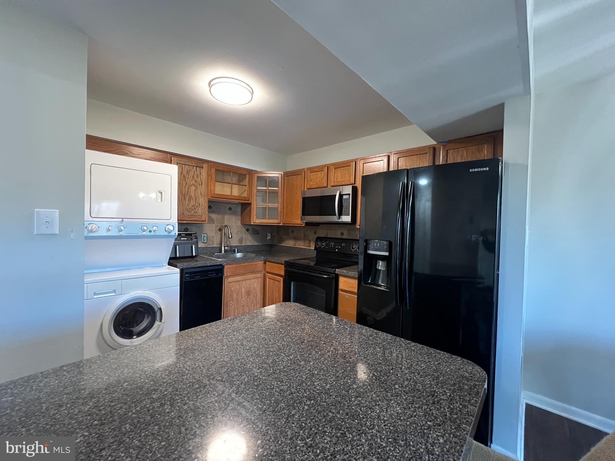 APPLEWALK CONDO - Residential