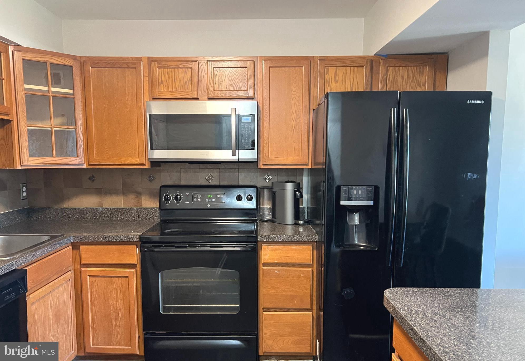 APPLEWALK CONDO - Residential