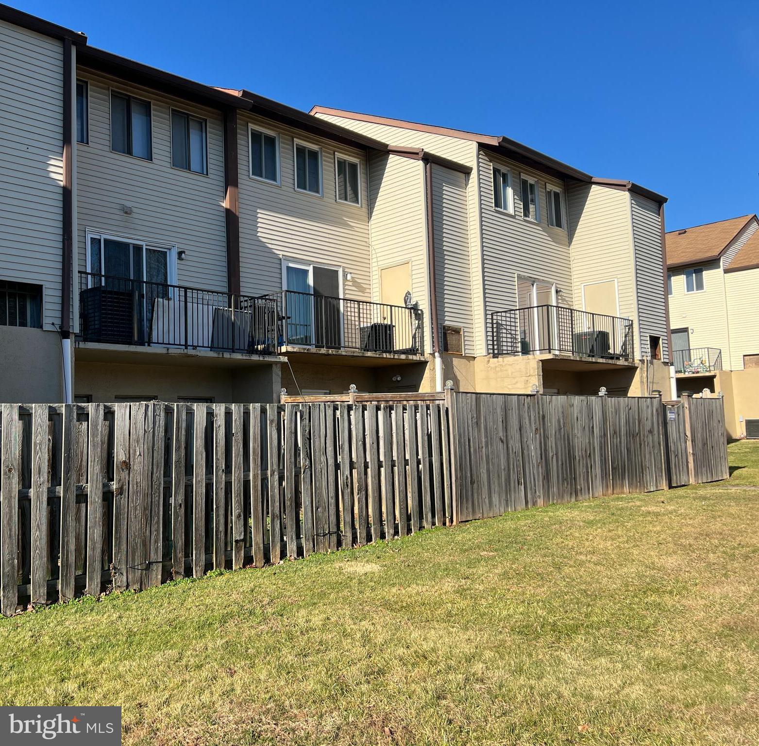 APPLEWALK CONDO - Residential