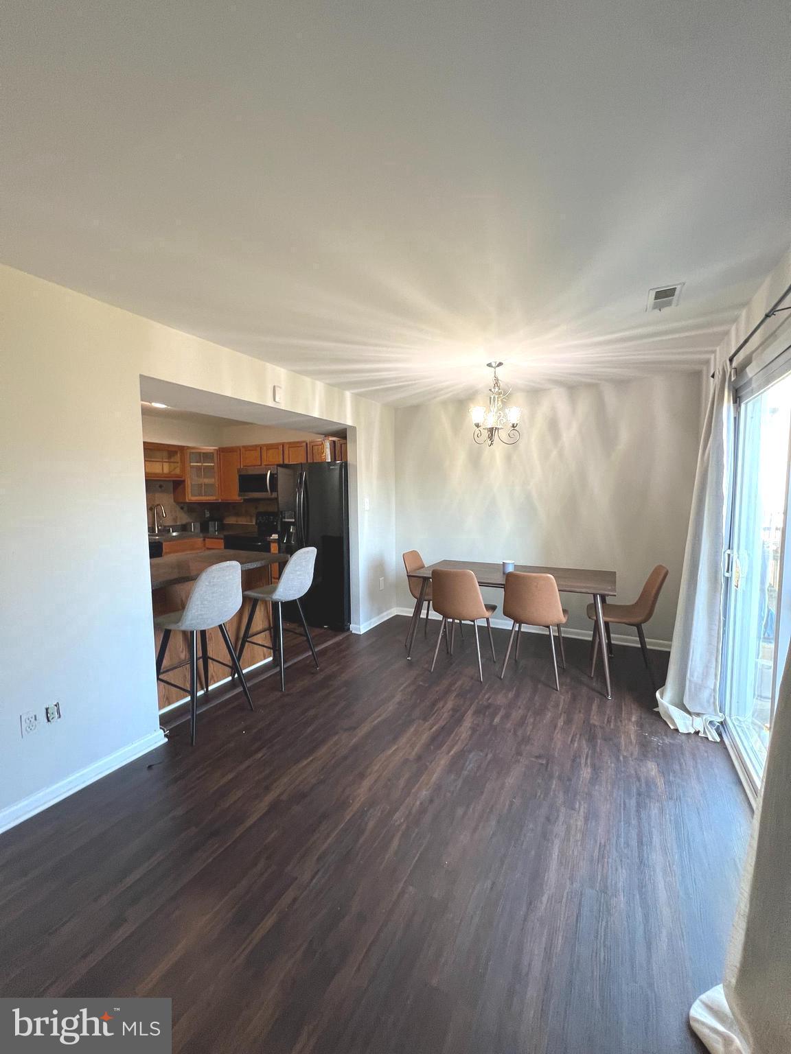 APPLEWALK CONDO - Residential