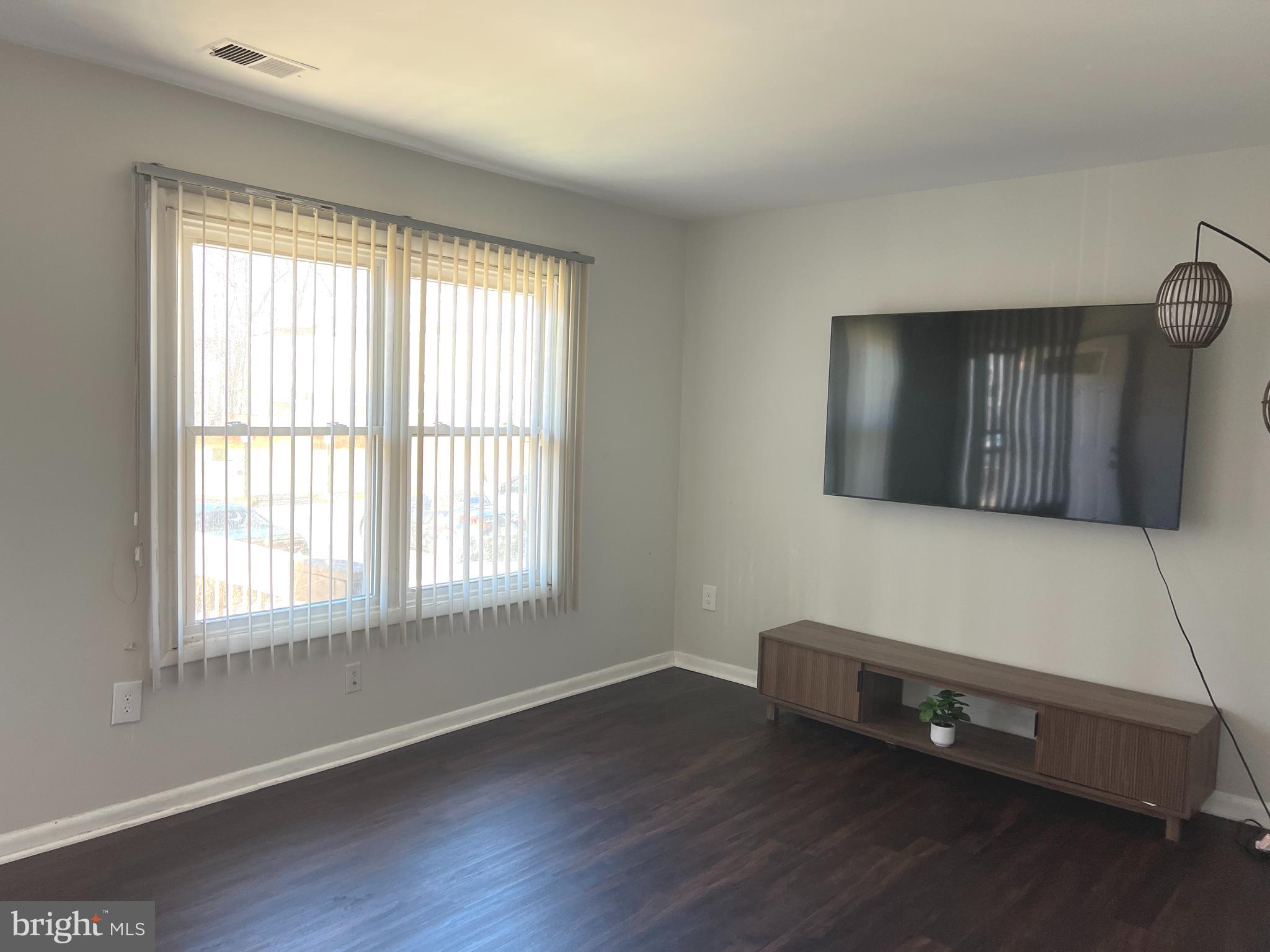 APPLEWALK CONDO - Residential