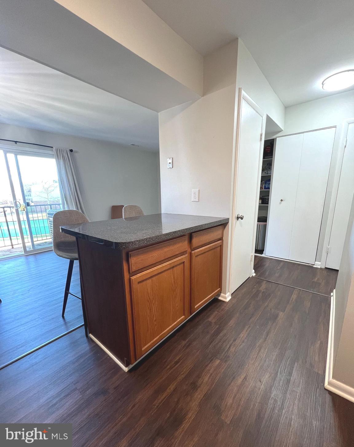 APPLEWALK CONDO - Residential