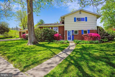 Photo of 10920 Bangor Place, Kensington, MD 20895 (MLS # MDMC2125086)