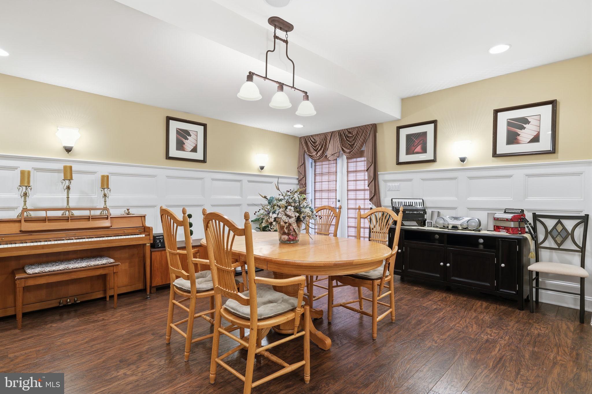 ST JAMES COURT - Residential