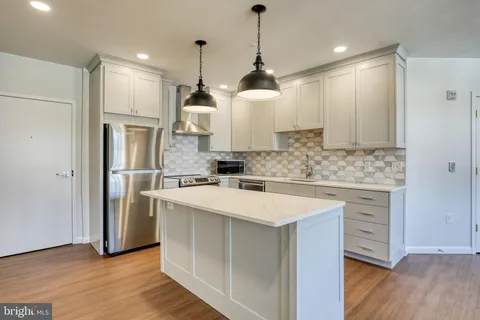 210 E Boscawen St Unit 201, Winchester, VA MLS: VAWI2007220