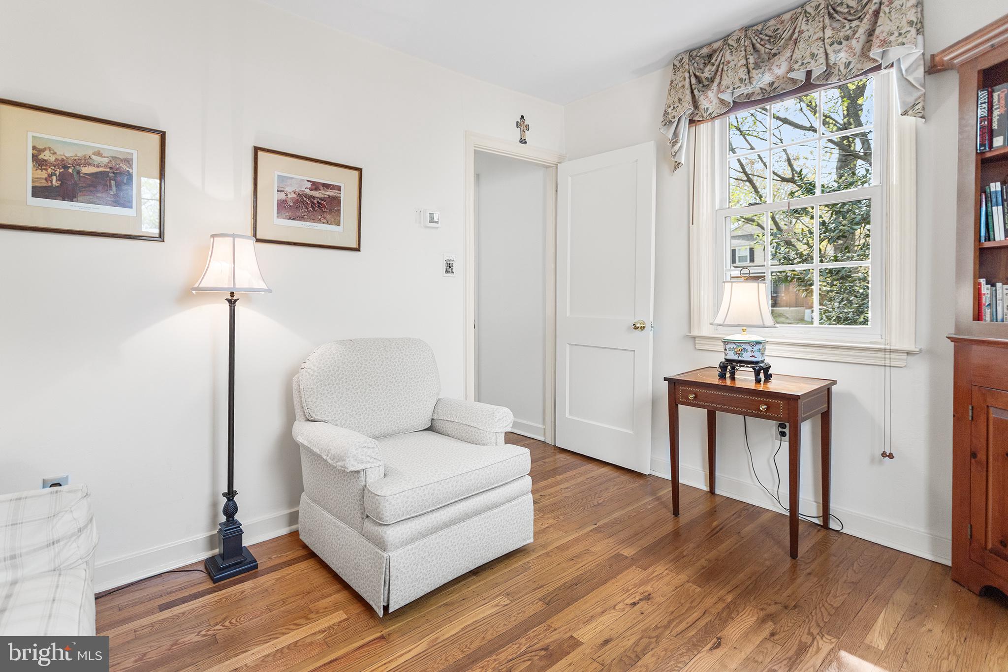 LARCHMONT - Residential