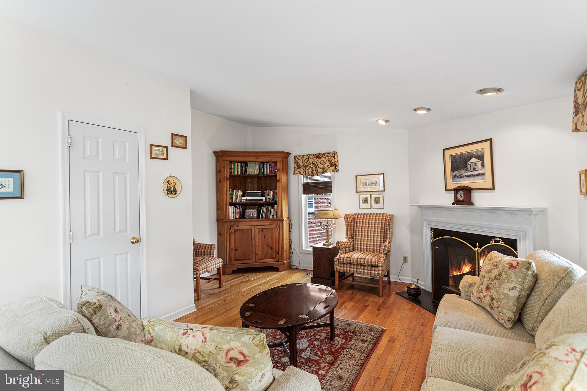 LARCHMONT - Residential