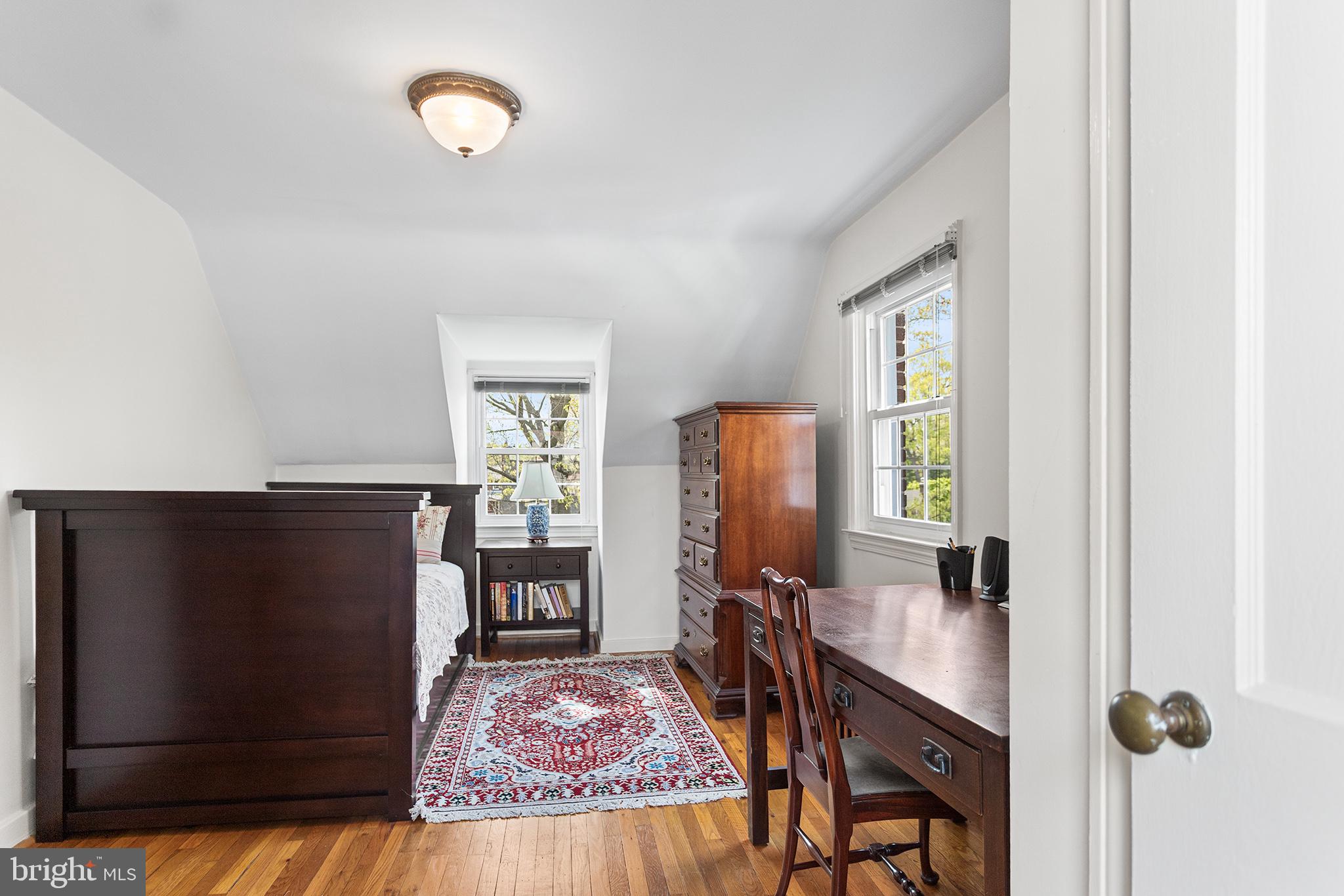 LARCHMONT - Residential