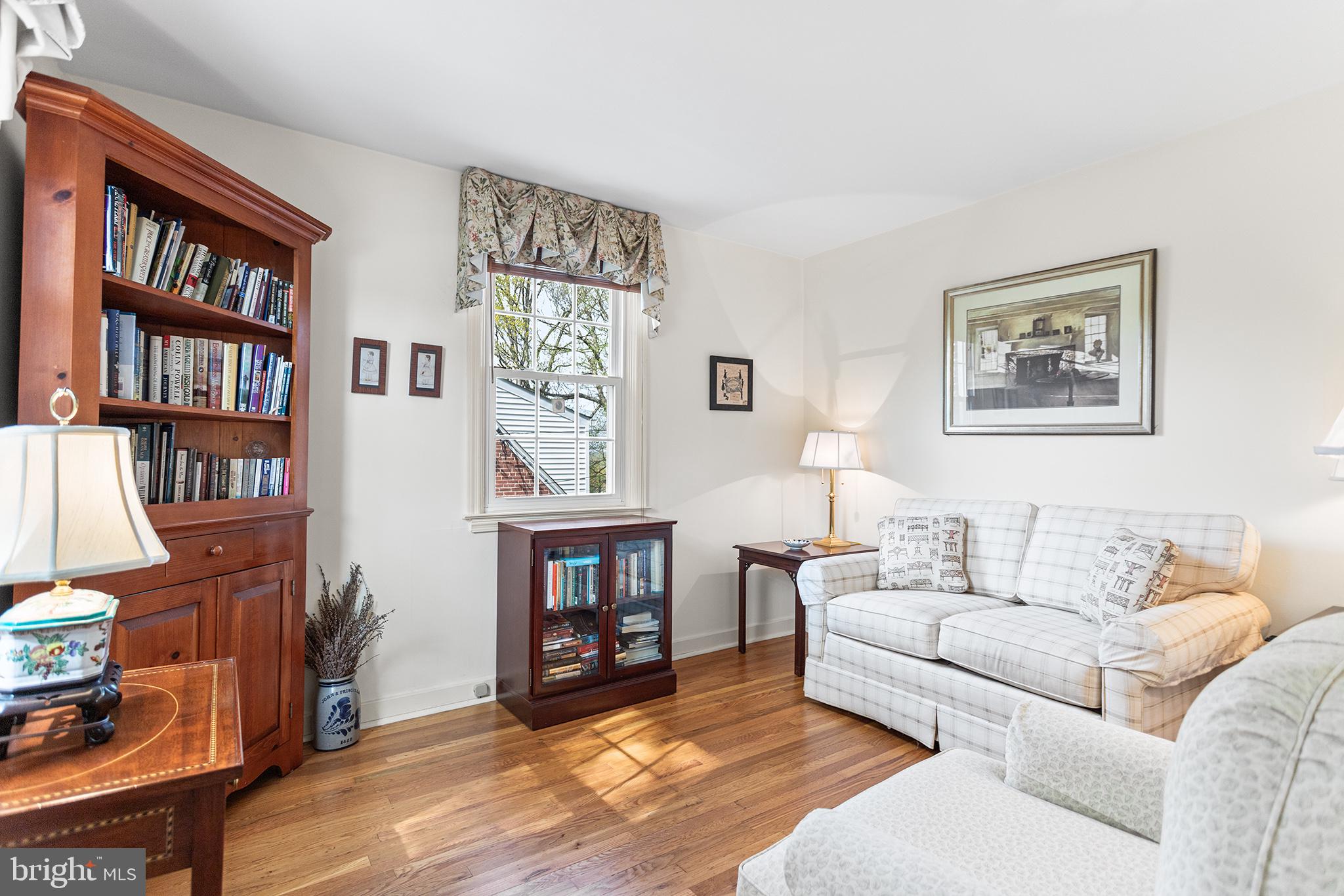 LARCHMONT - Residential