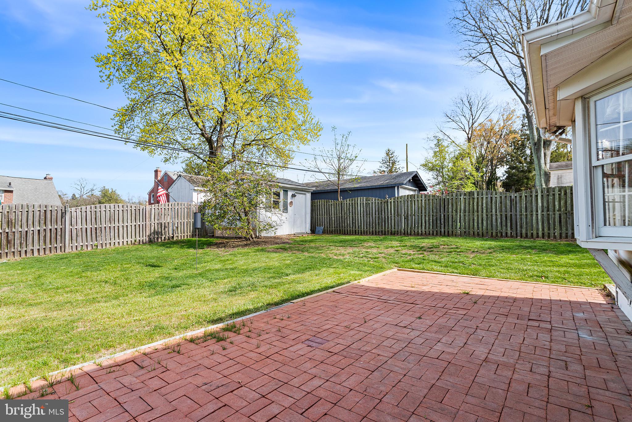 LARCHMONT - Residential