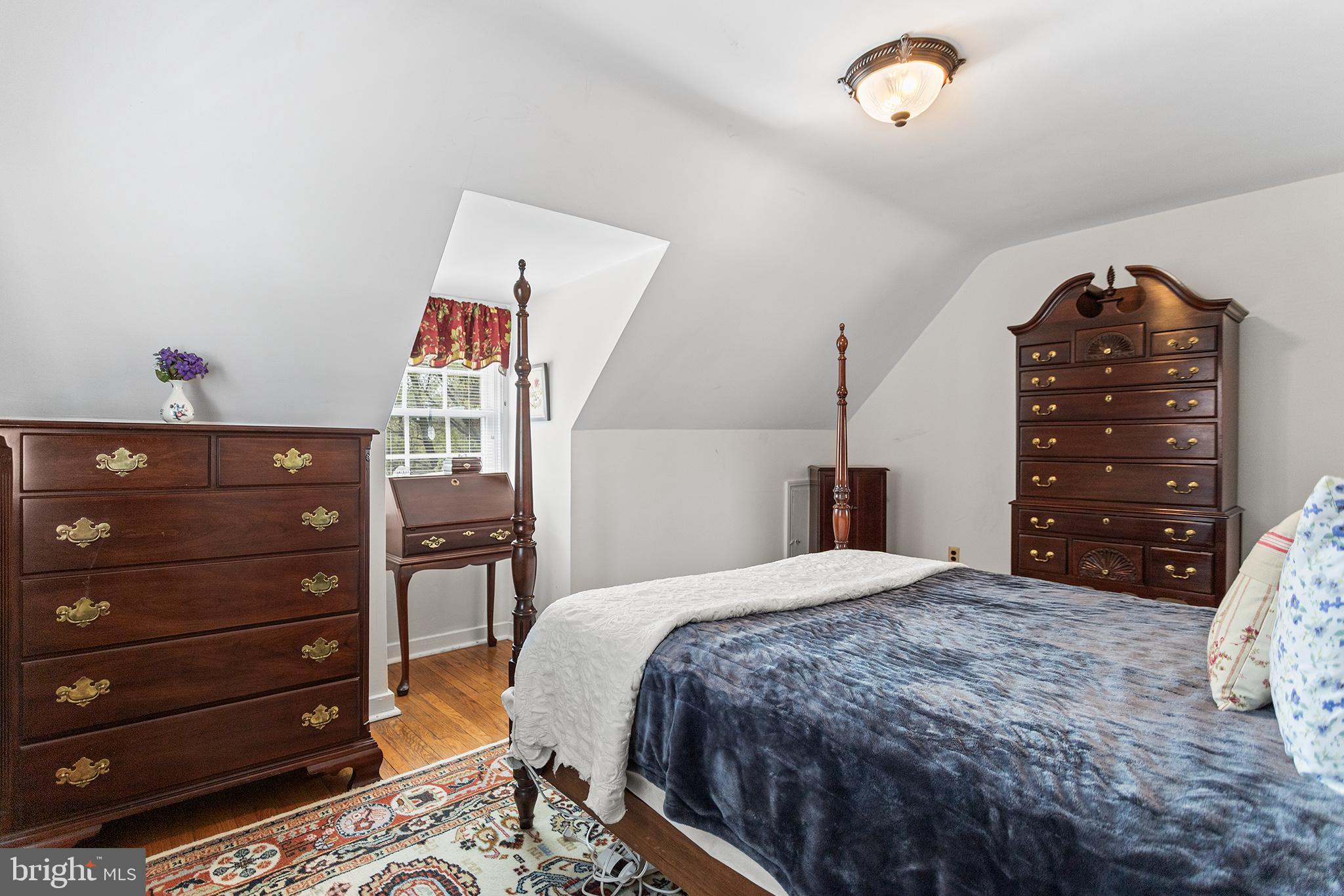 LARCHMONT - Residential