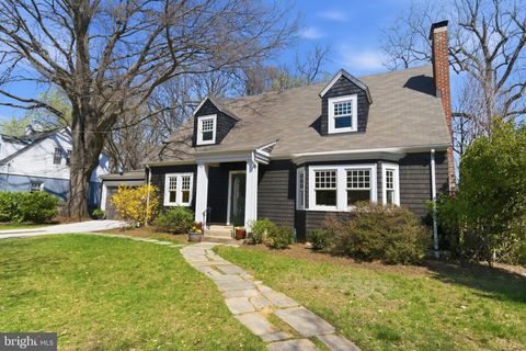 Homes For Sale - 2307 N Wakefield Street<br/> ARLINGTON, VA 22207