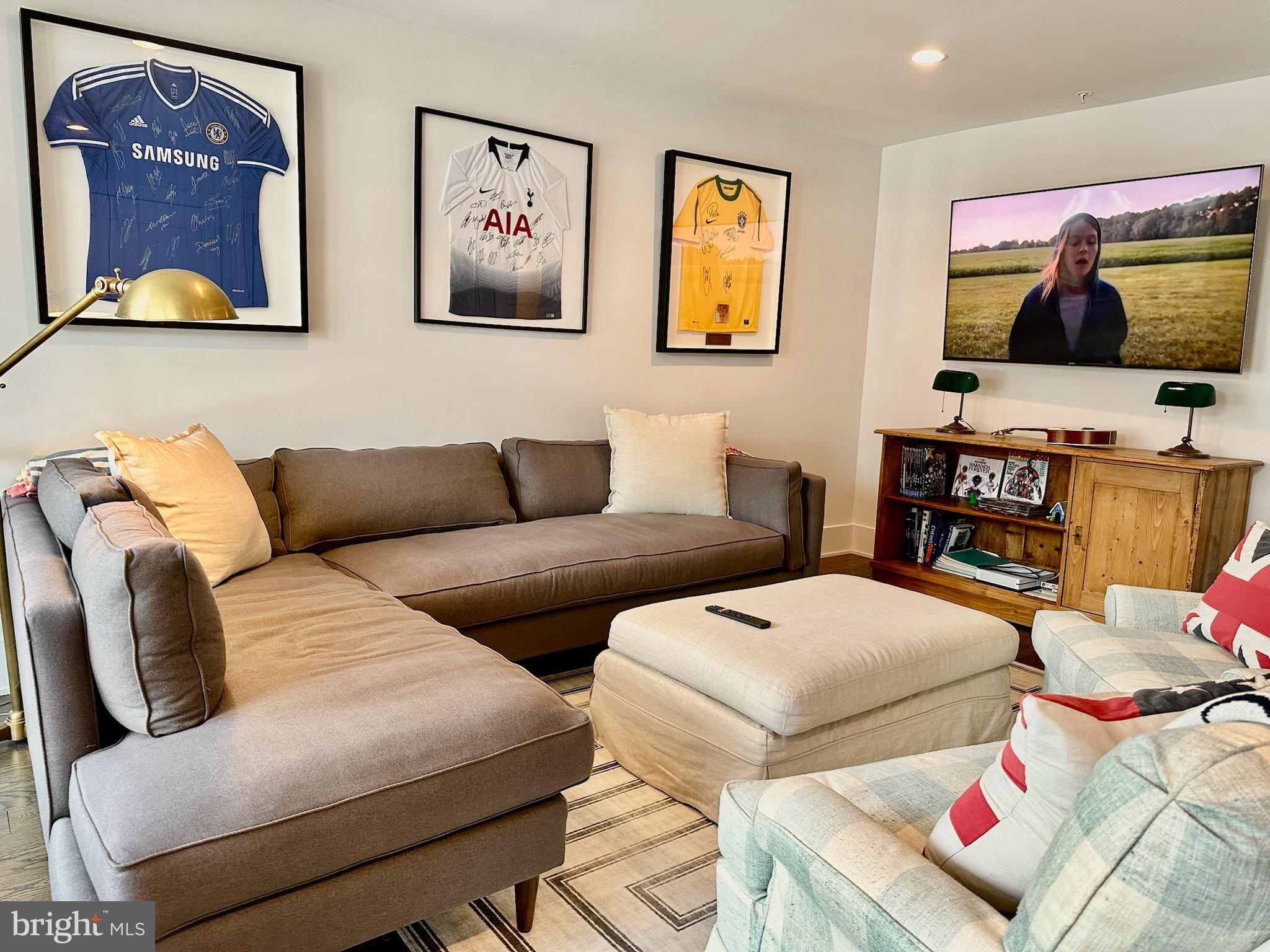 CHEVY CHASE - Residential