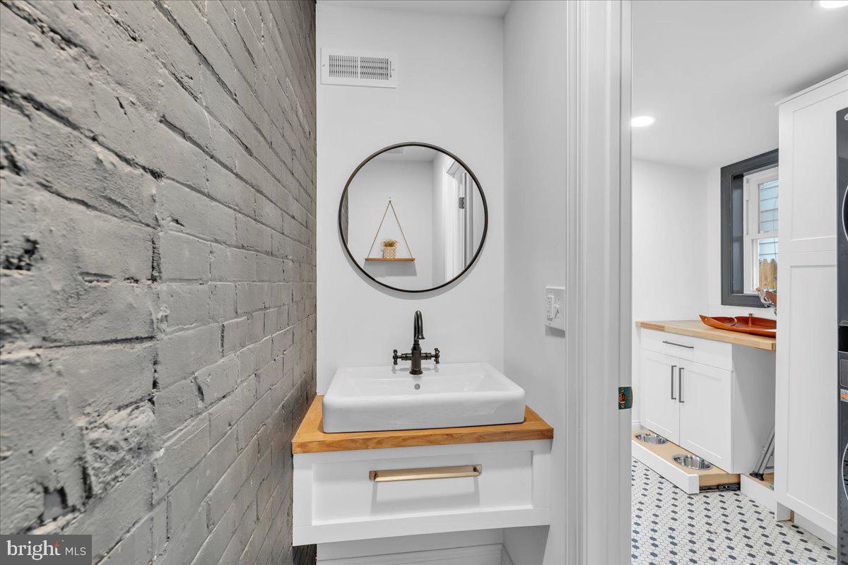 FRANCISVILLE - Residential