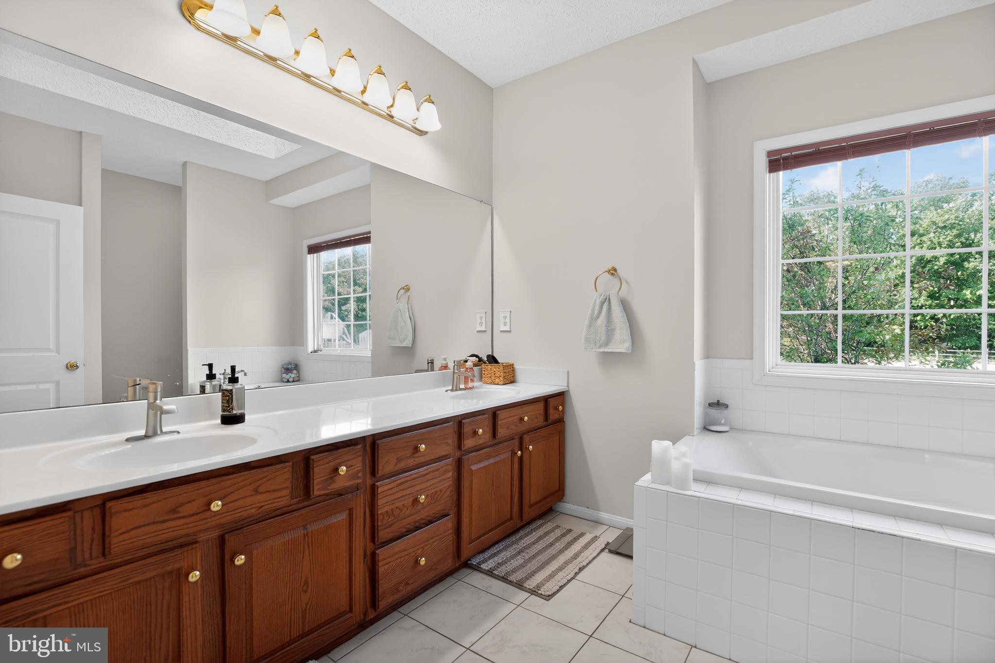 HILLMEADE - Residential
