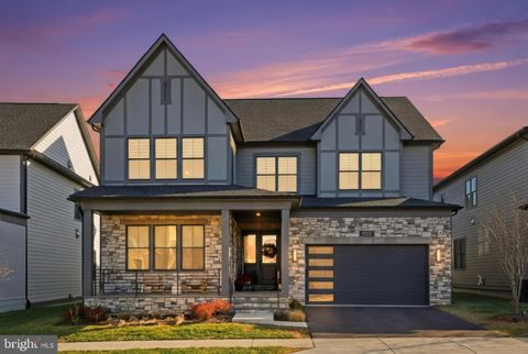 Photo of 9725 Lantana Way, BETHESDA, MD 20817 (MLS # MDMC2213656)