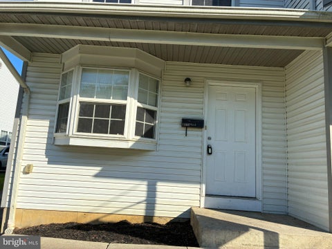 Townhouse For Rent - 1308 Worrell Street<br/> Delaware County, CRUM LYNNE, PA 19022