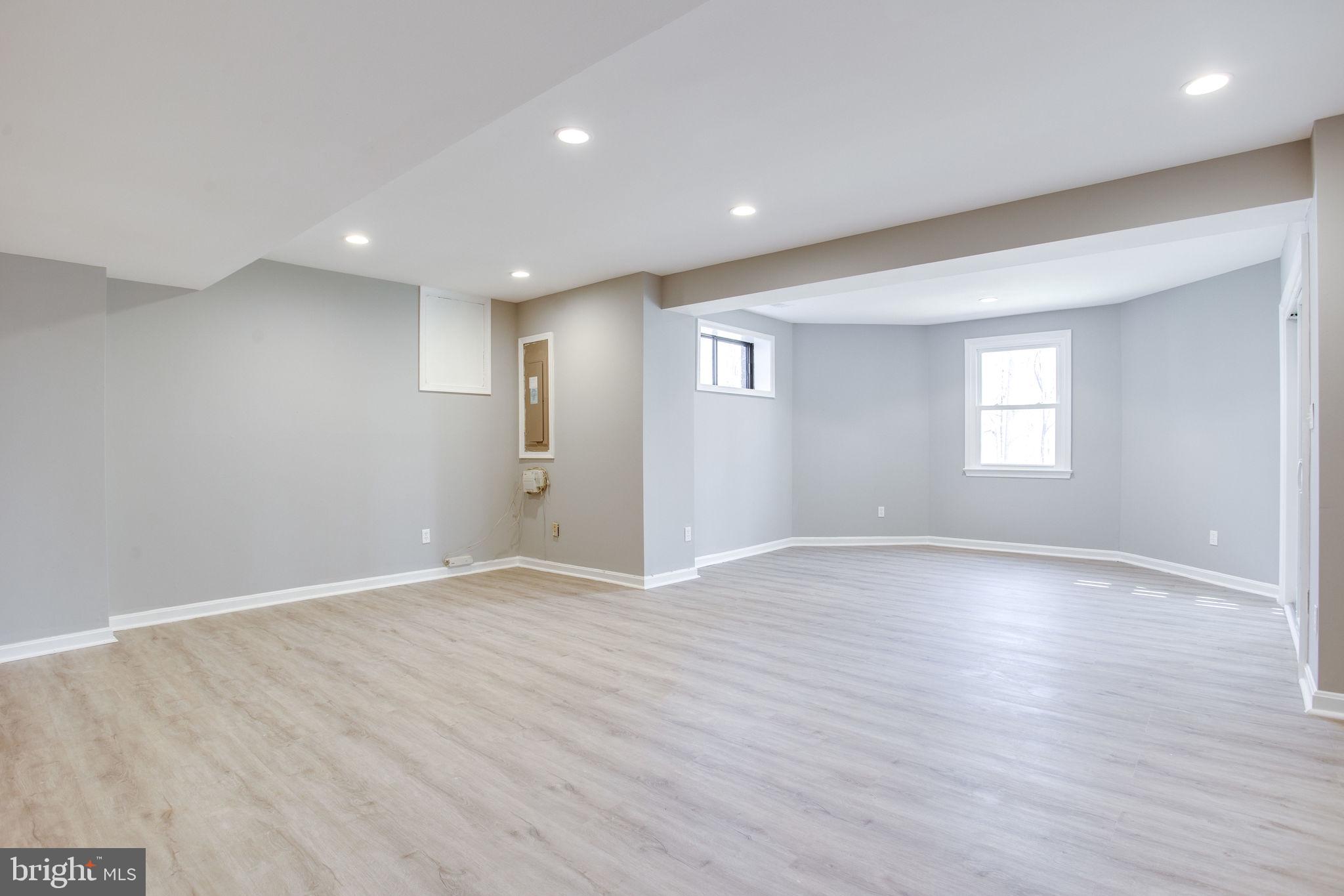 KENTSDALE ESTATES - Residential