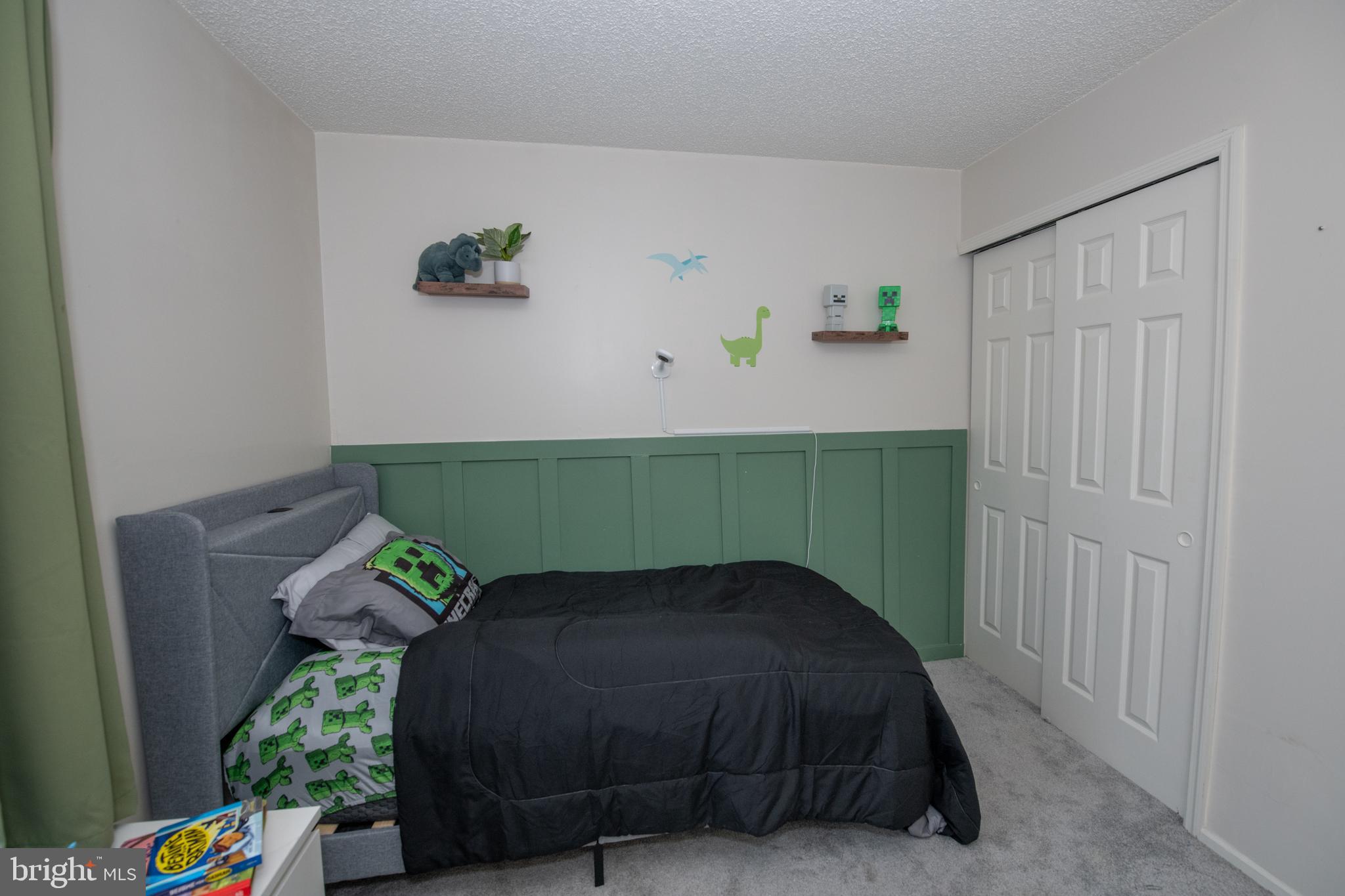 SAW MILL VALLEY - Residential