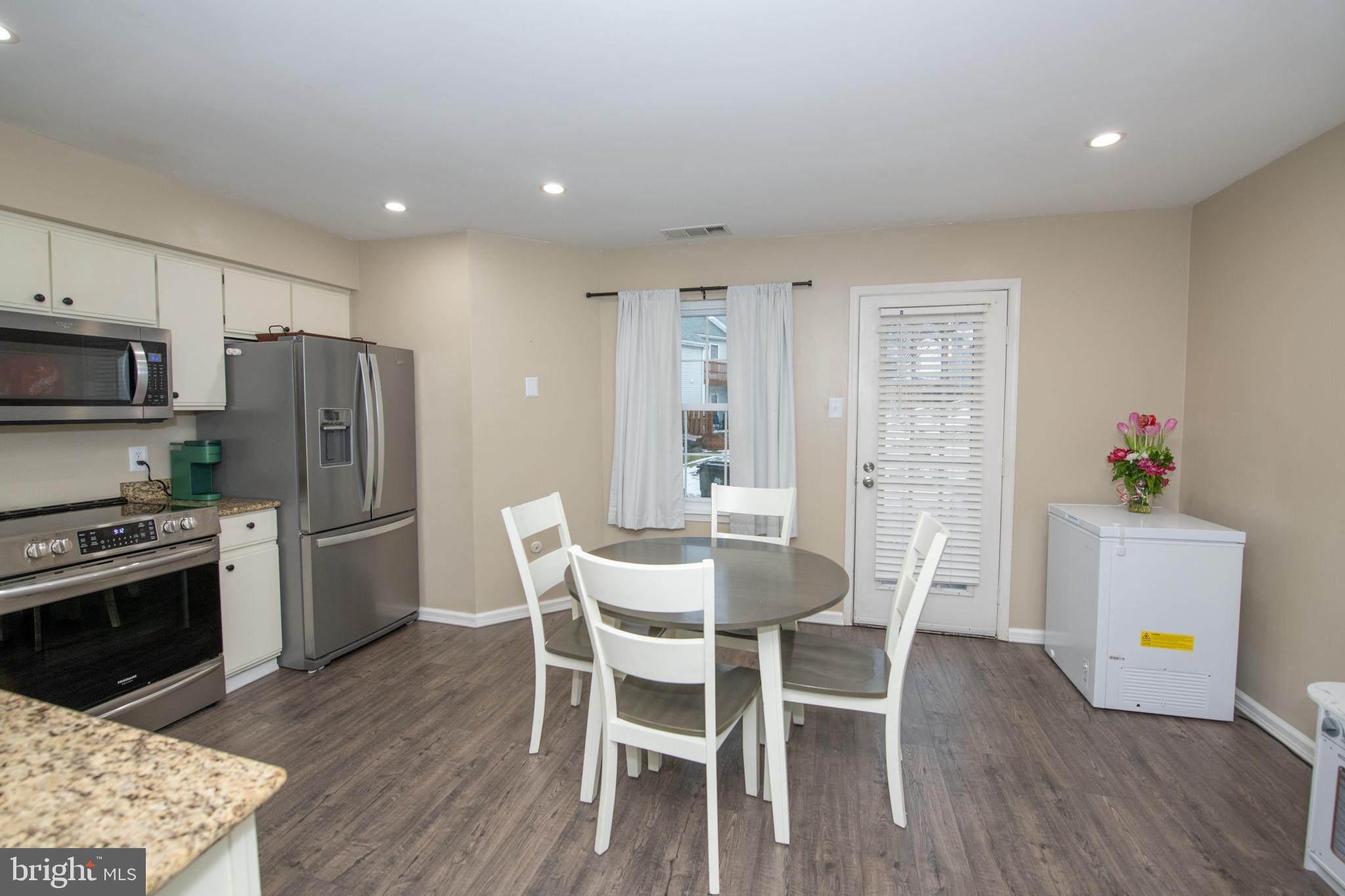 SAW MILL VALLEY - Residential