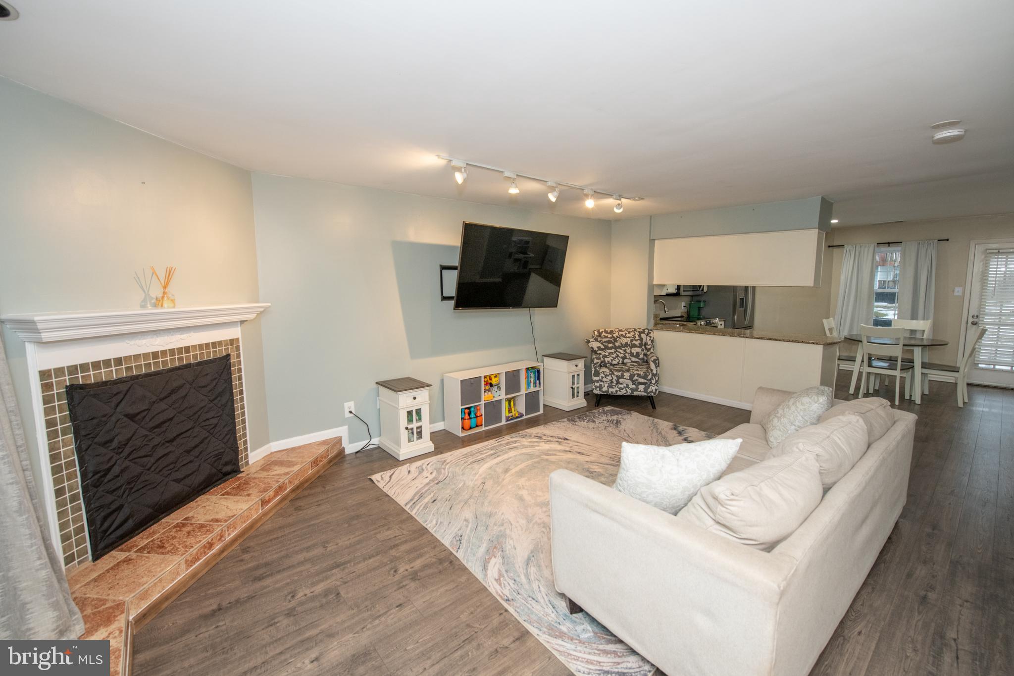 SAW MILL VALLEY - Residential