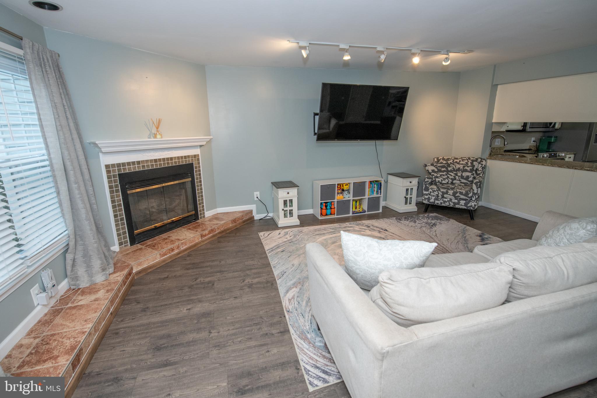 SAW MILL VALLEY - Residential