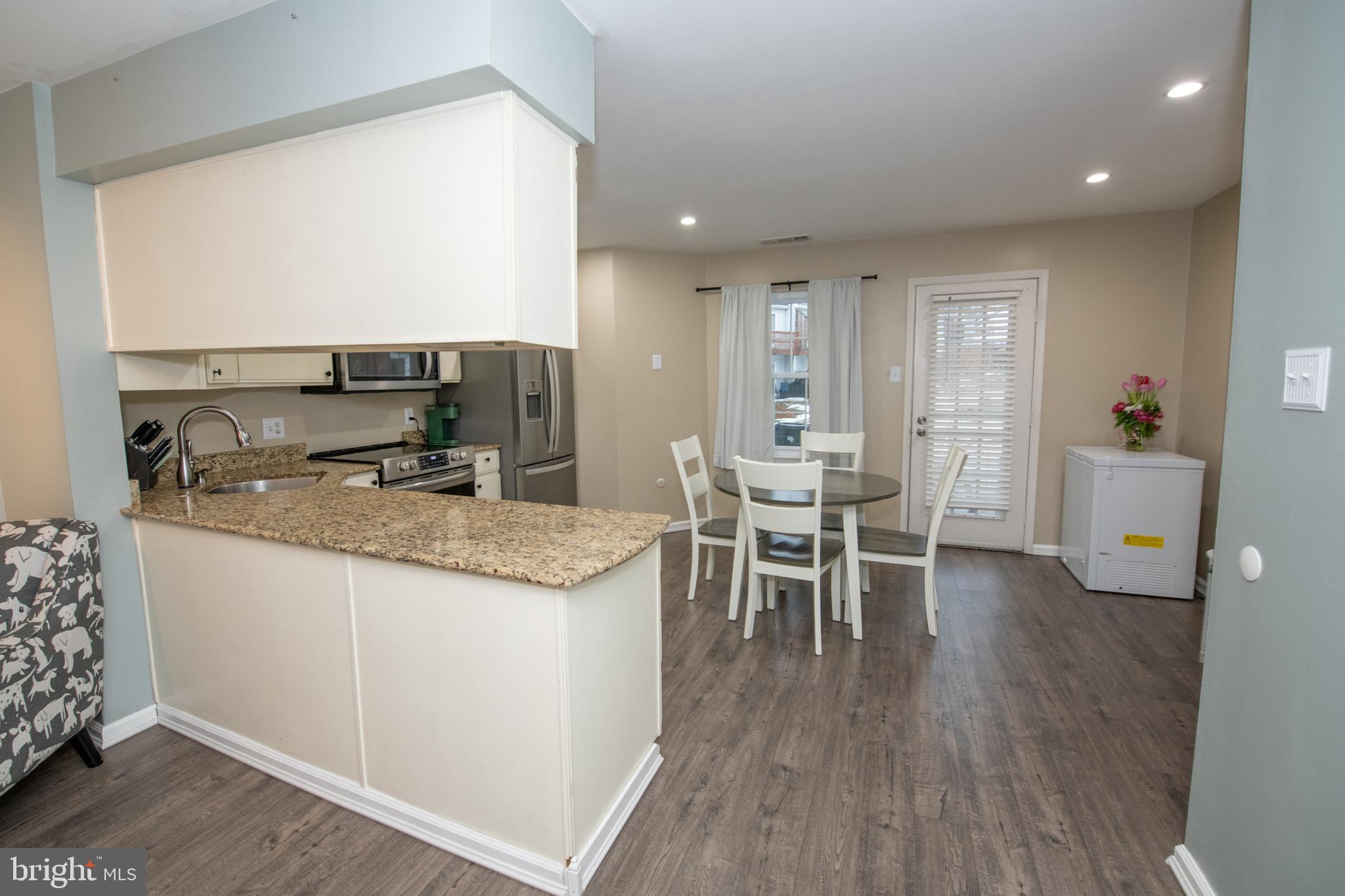 SAW MILL VALLEY - Residential