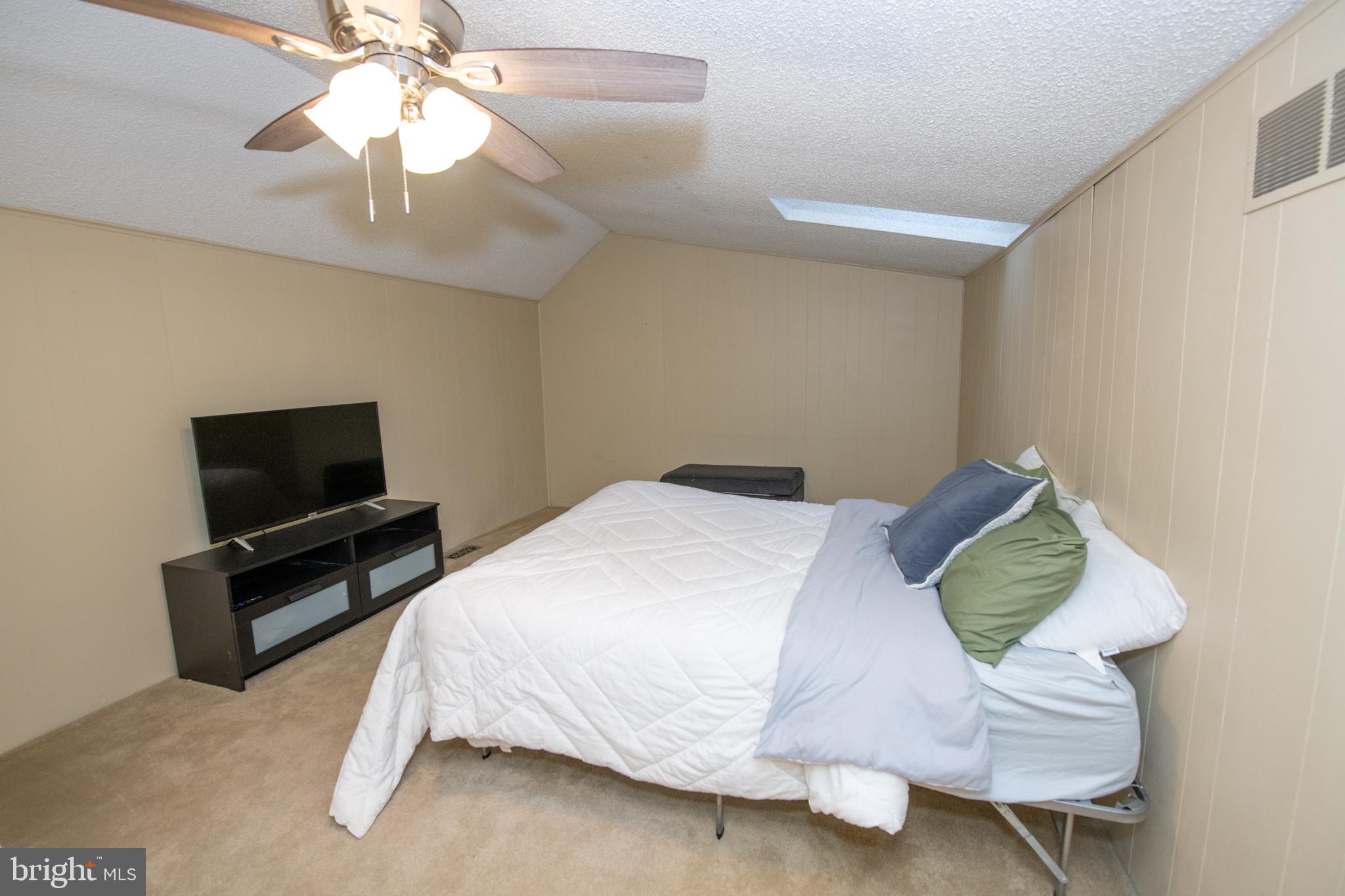 SAW MILL VALLEY - Residential